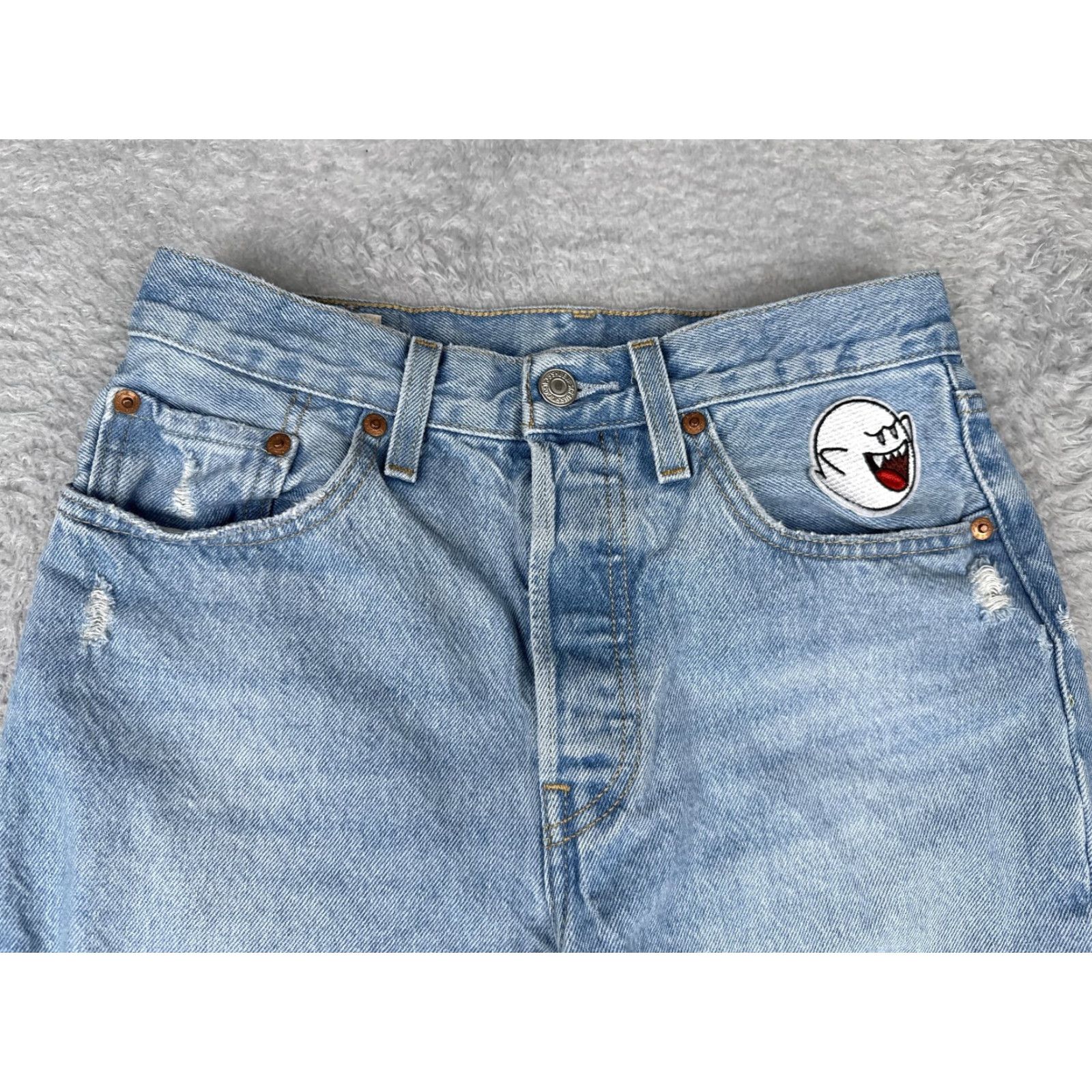 Levi's Levi's 501 Jeans Women 26x28 Light Wash Distressed Crop Embroidered Mario Boo Star 90s Retro USA-Style Denim Straight Pocket Jeans Distressed Buttons Size 26" / US 2 / IT 38 - 4 Thumbnail