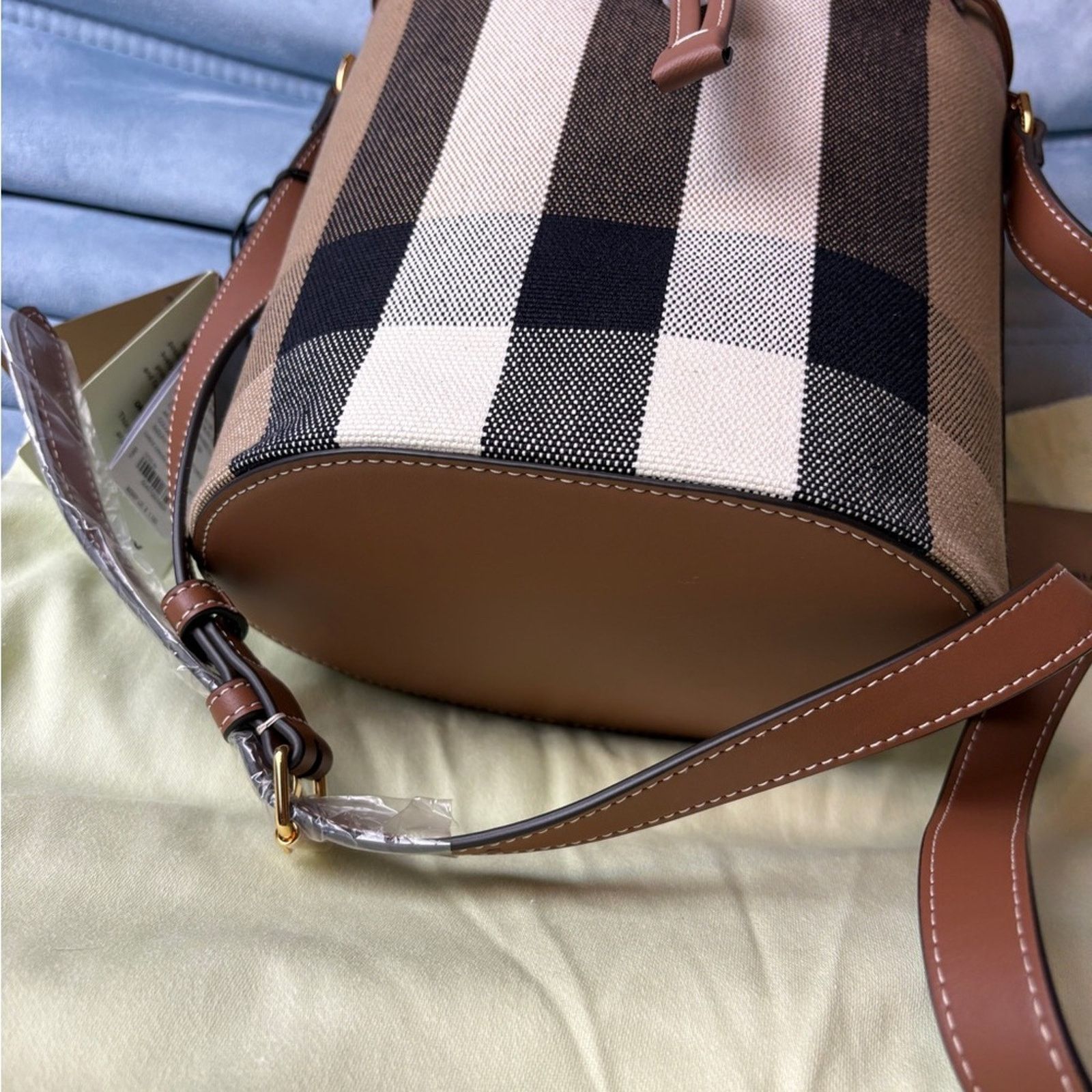 Burberry Burberry Checkered Bucket Bag NWT Size ONE SIZE - 4 Thumbnail