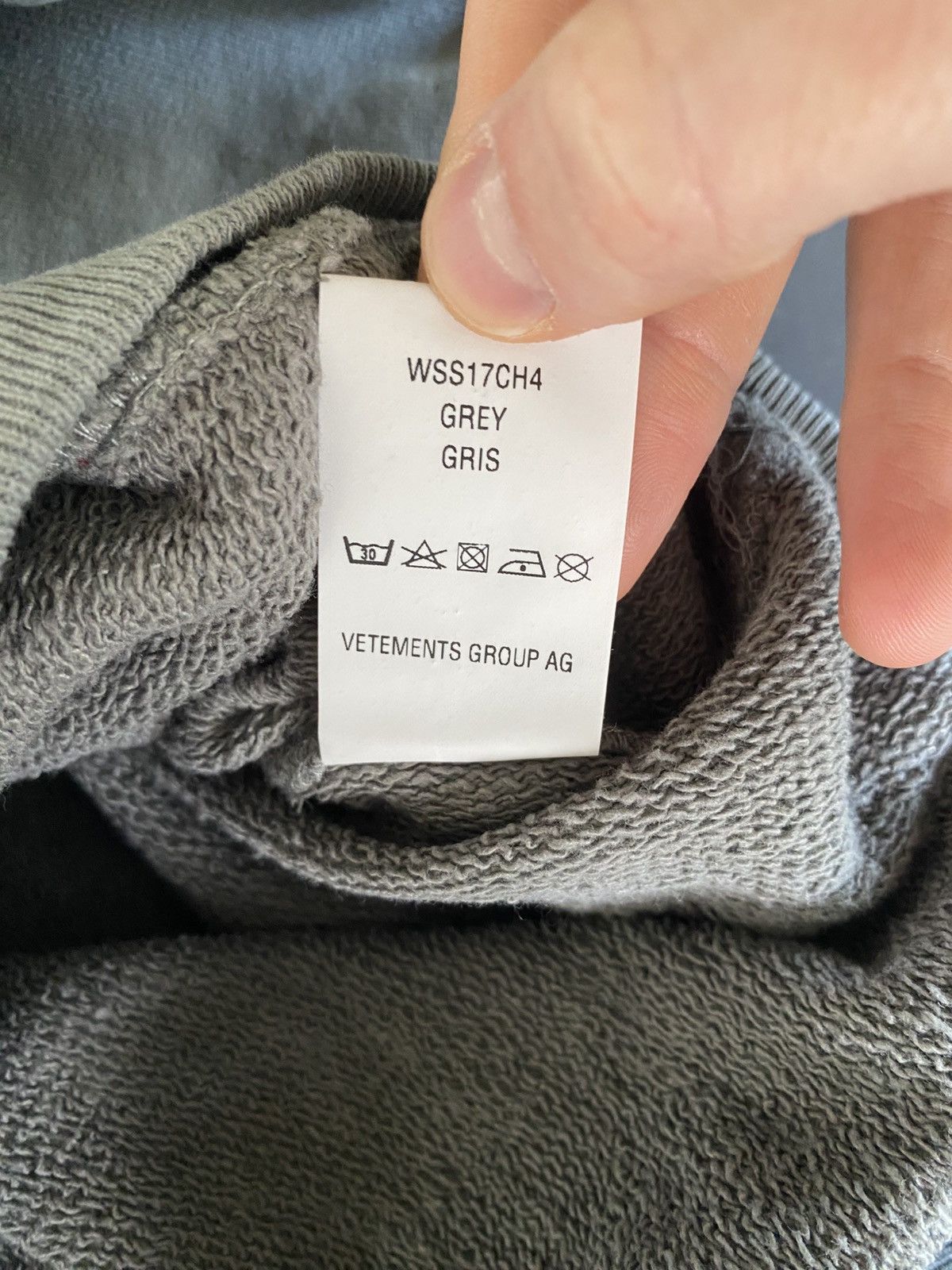 Champion × Vetements VETEMENTS SS17 - Gray Champion Shoulder Cutout Hoodie Size US XS / EU 42 / 0 - 12 Thumbnail