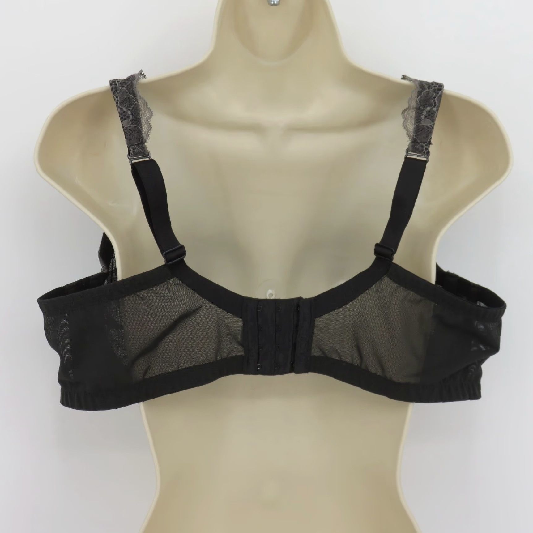 Vintage **Cacique 44D Underwired Lightly Lined Full Coverage Bra Black** User: **Cacique 44D Lightly Lined Full Coverage Bra Black** Size ONE SIZE - 6 Thumbnail