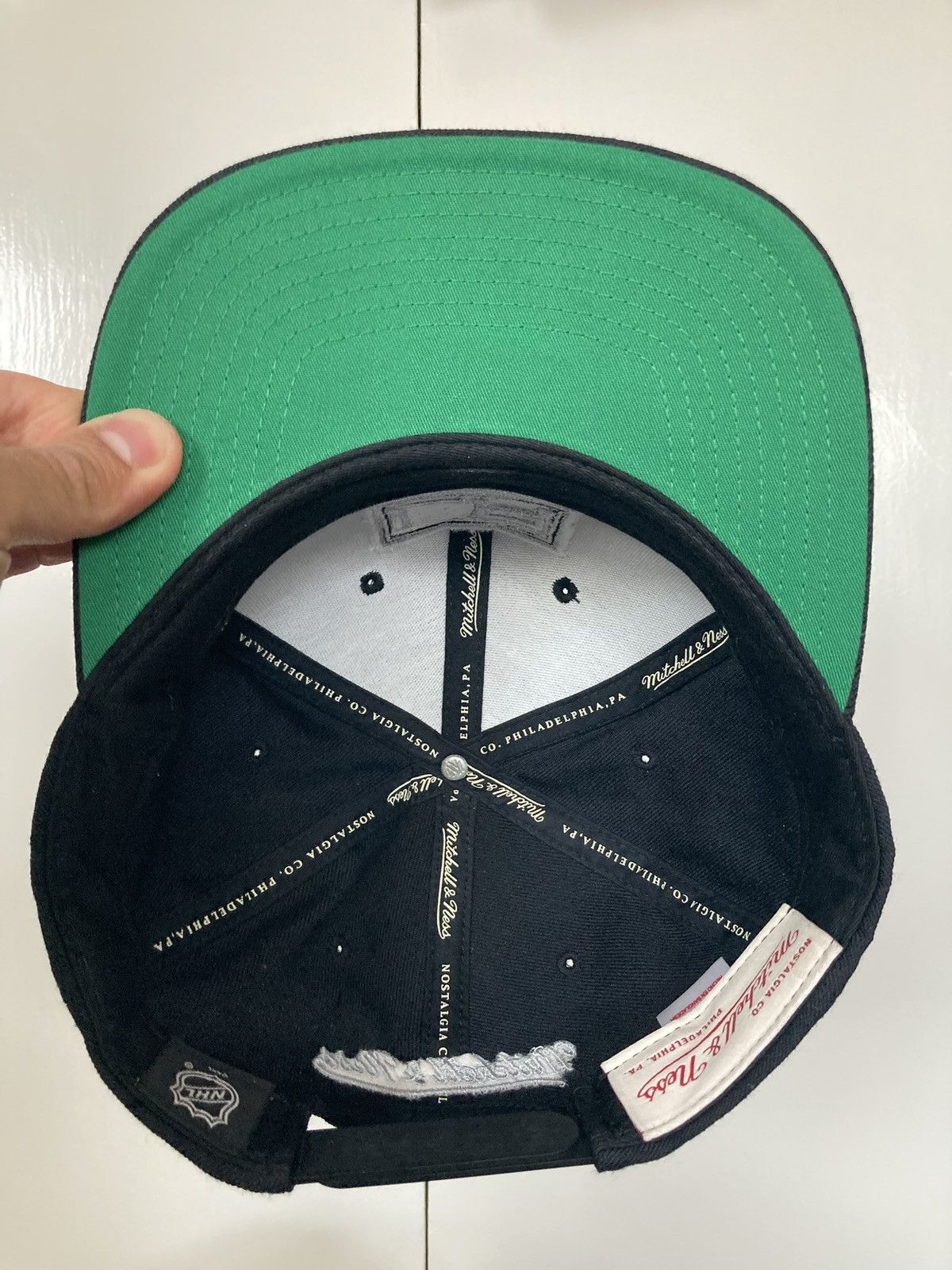 Mitchell & Ness LOS ANGELES KINGS LA MITCHELL & NESS SNAPBACK HAT CAP NHL Size ONE SIZE - 9 Thumbnail
