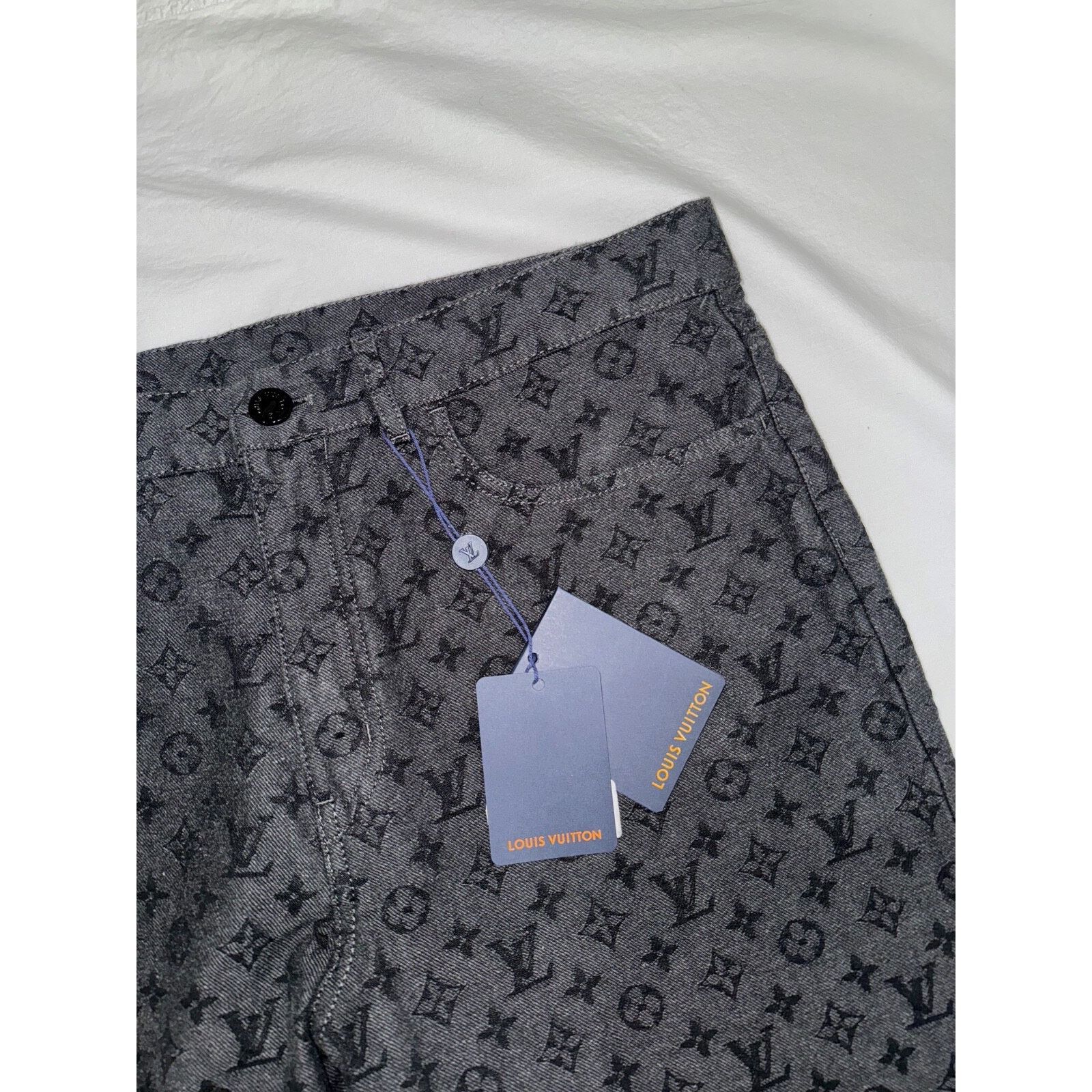 Louis Vuitton Louis Vuitton NBA Monogram Logo Gris Chine Grey Black Size US 34 / EU 50 - 7 Thumbnail