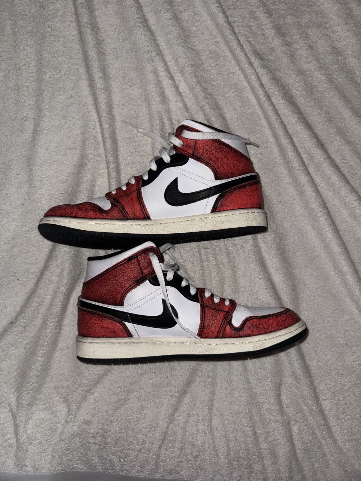 Jordan Brand Jordan 1 Mid Chicago Size US 8.5 / EU 41-42 - 5 Thumbnail