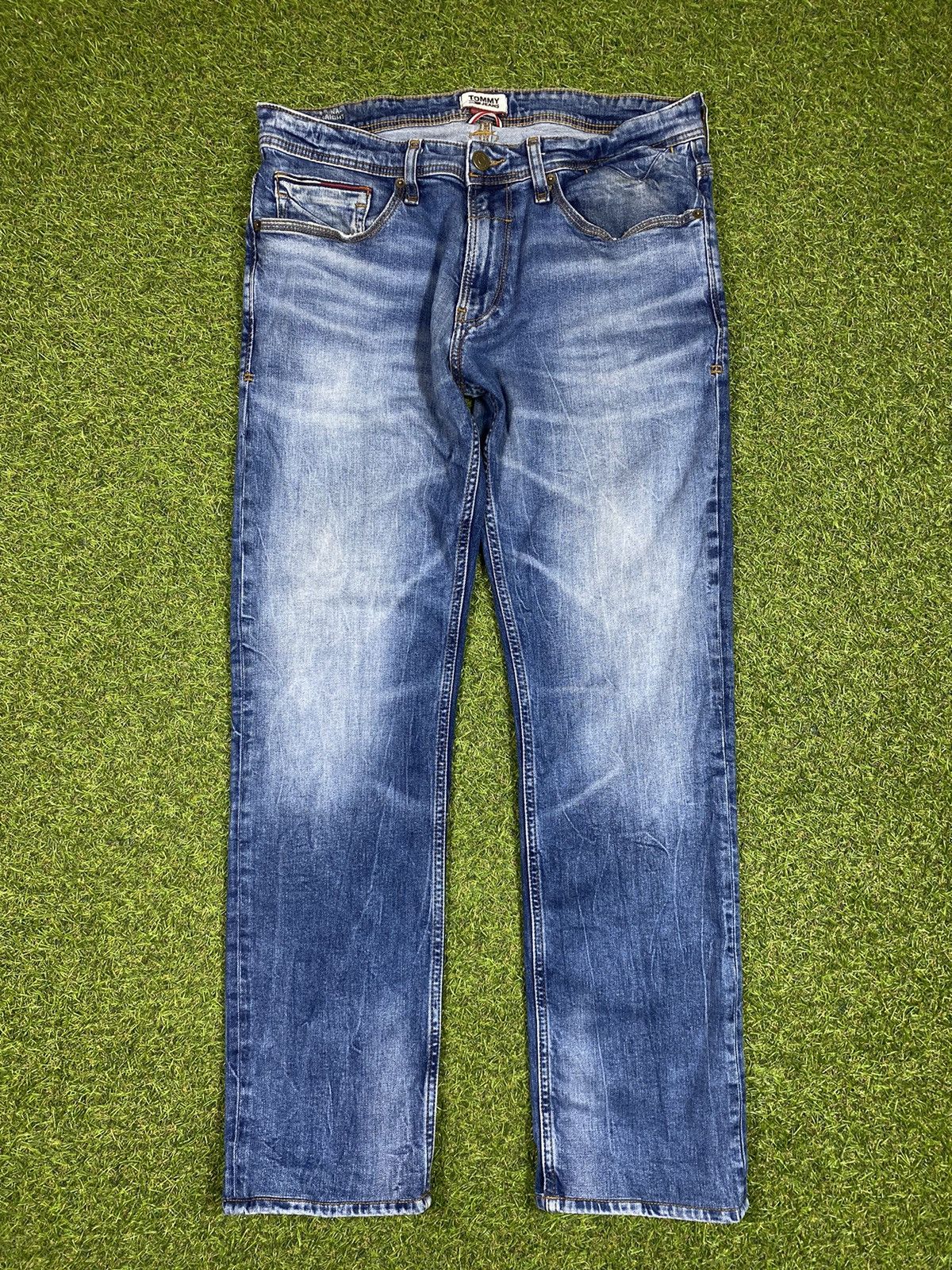 Tommy Hilfiger Vintage Y2k Hilfiger Denim jeans faded style size 33x32 Size US 33 - 1 Thumbnail