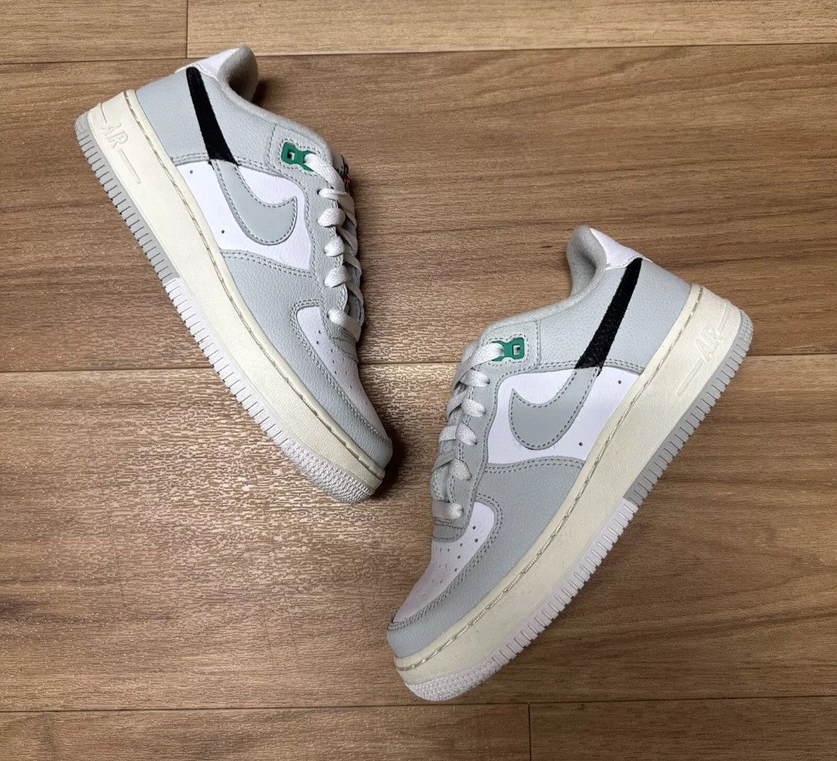 Nike Nike Air Force 1 '07 LV8 Split - Light Silver Size US 4 / IT 34 - 1 Thumbnail