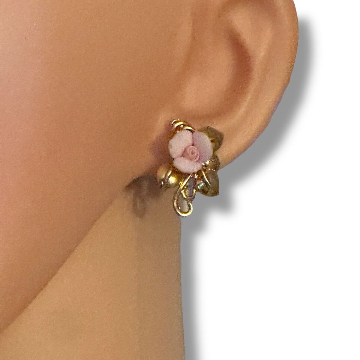 Other × Vintage Vintage 90’s Avon gold tone porcelain rose earrings Size ONE SIZE - 2 Thumbnail