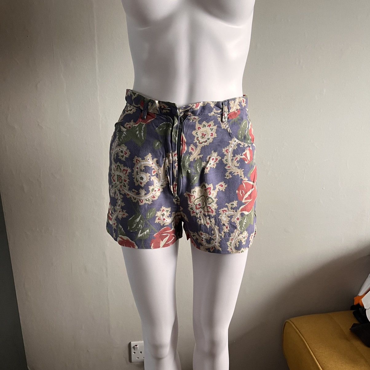 Helmut Lang Helmut Lang Vintage 90's Archive Floral Shorts Size 27" / US 4 / IT 40 - 7 Thumbnail