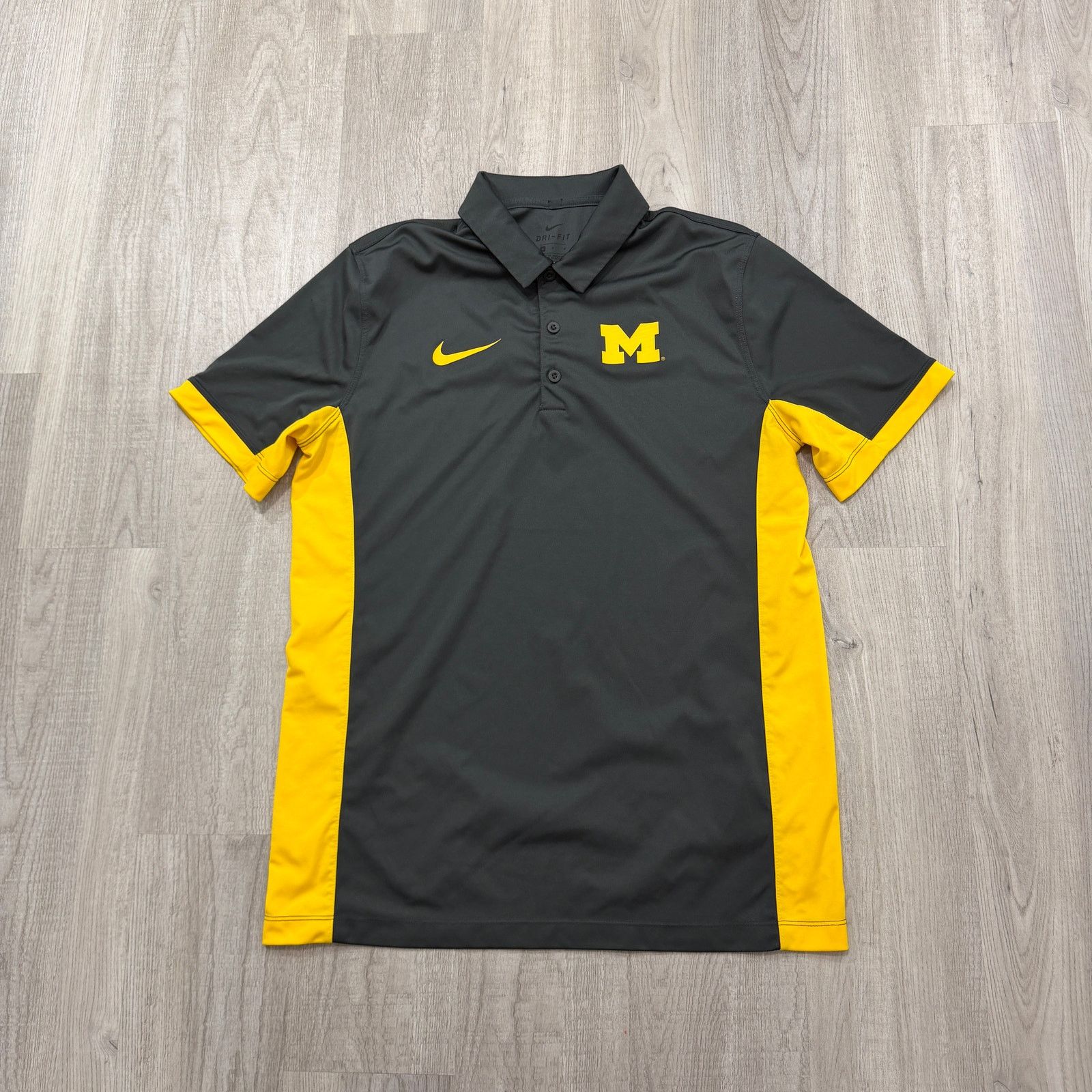 Nike Nike Michigan Wolverines Polo Shirt Mens Medium Gray Yellow Size US M / EU 48-50 / 2 - 1 Thumbnail