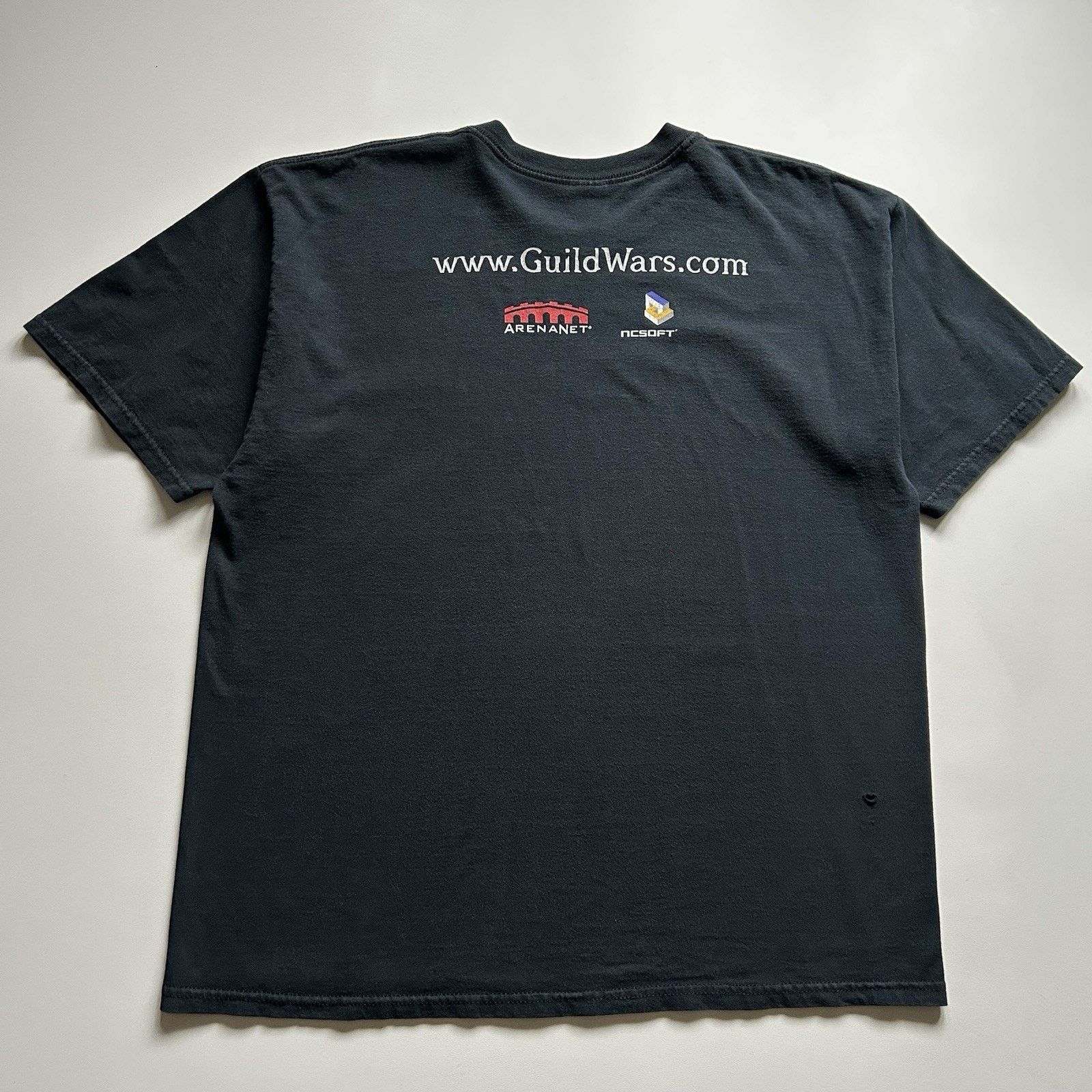 Gildan × Vintage Vintage Guild Wars 1 Shirt XL Gildan MMORPG Video Game Promo Size US XL / EU 56 / 4 - 3 Thumbnail