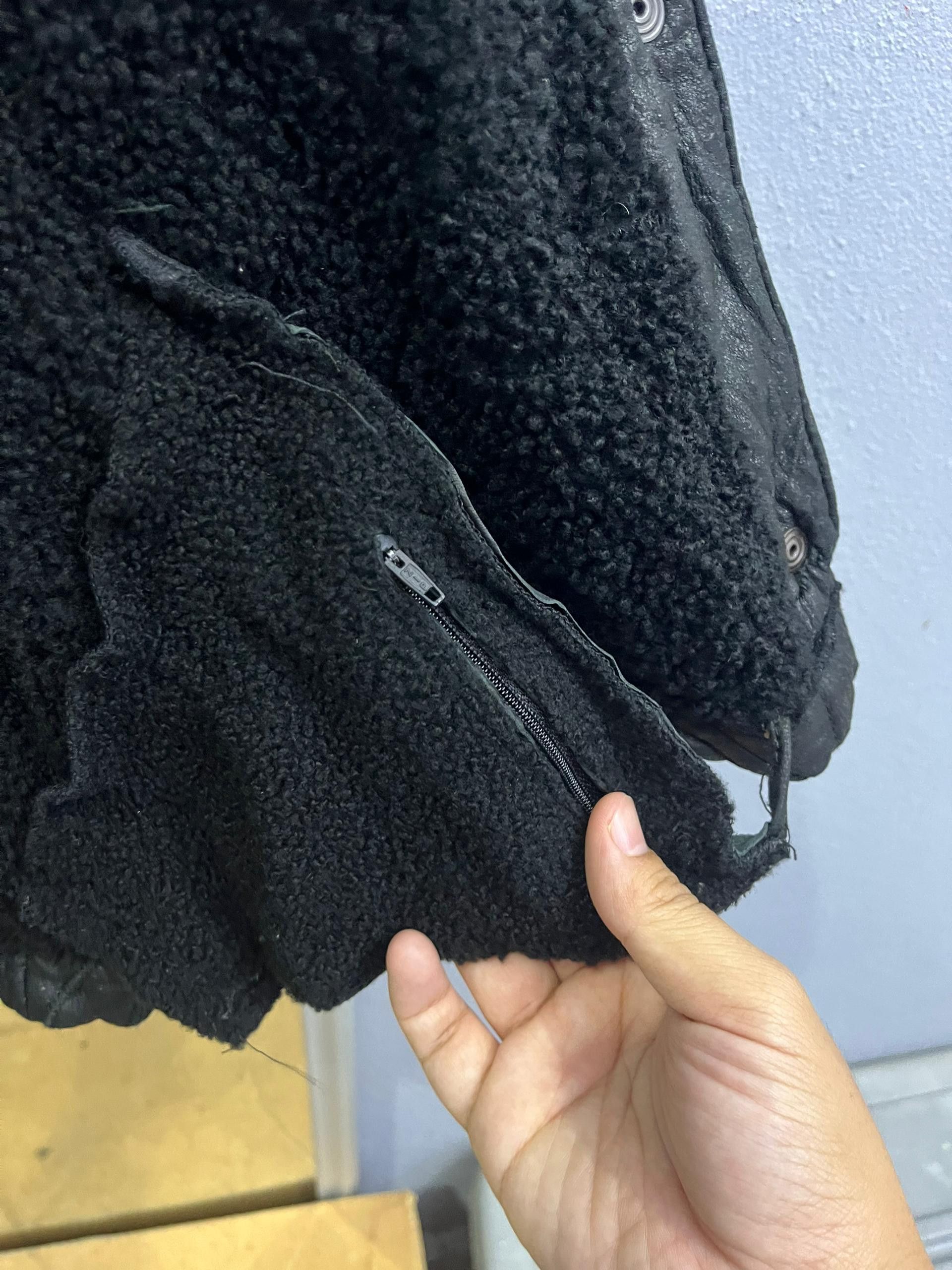 Vintage Vintage Black Leather Jacket Sherpa Lined 90s Boxy Fit Size US M / EU 48-50 / 2 - 6 Thumbnail