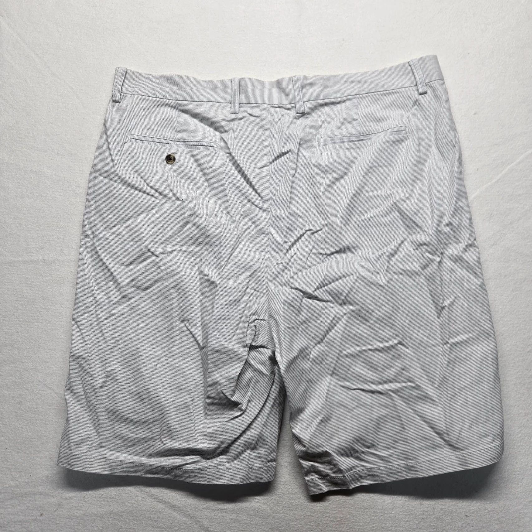 Old Navy VINTAGE Old Navy Men's Shorts Bermuda Casual Slim Fit 40 Ivory Cotton Nylon Spandex 2010s Size US 40 / EU 56 - 7 Thumbnail
