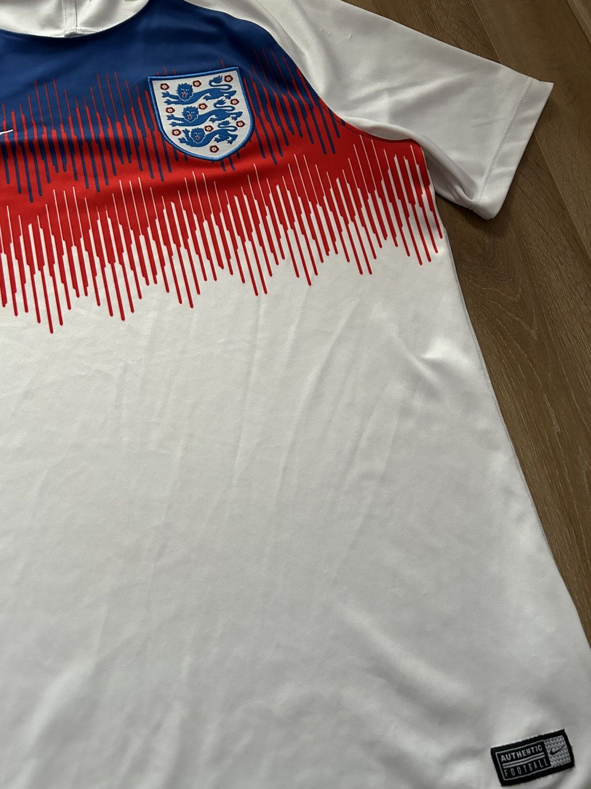Nike ENGLAND NIKE 2018 WORLD CUP PRE MATCH FOOTBALL JERSEY Size US M / EU 48-50 / 2 - 3 Thumbnail