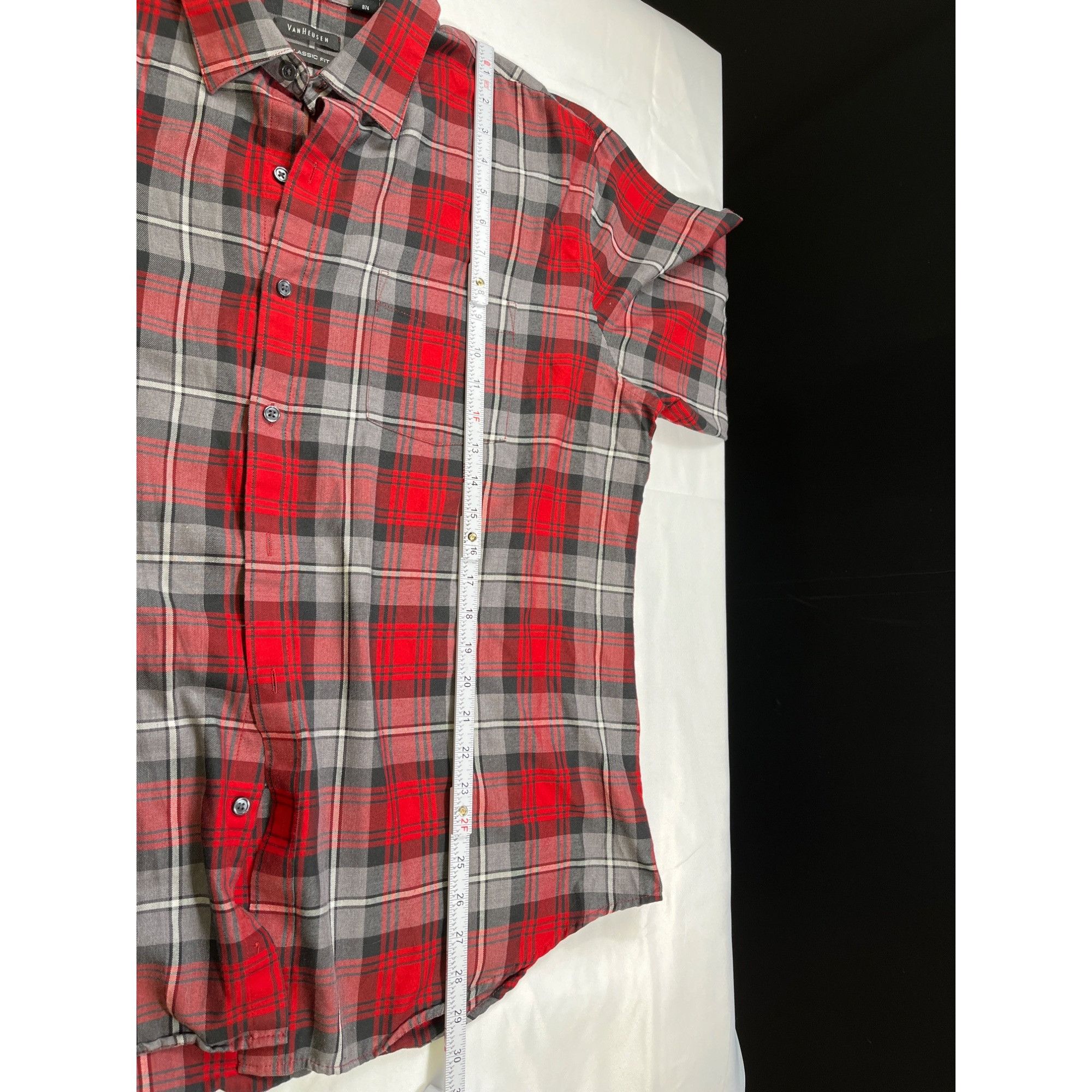 Van Heusen Van Heusen SKU 7620 Mens Red and Gray Plaid Button Down Shir Size US XL / EU 56 / 4 - 5 Thumbnail