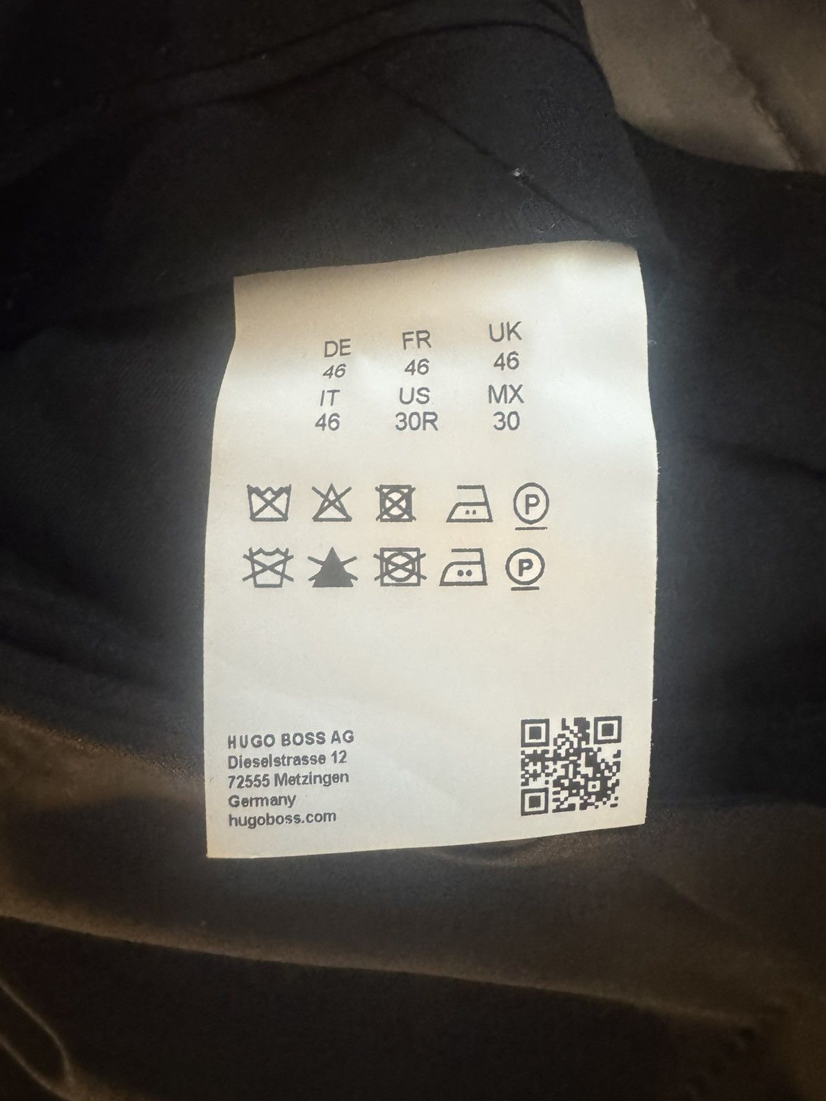 Hugo Boss Two piece slim fit Hugo Boss suit. 38r 30w Size 38R - 4 Thumbnail