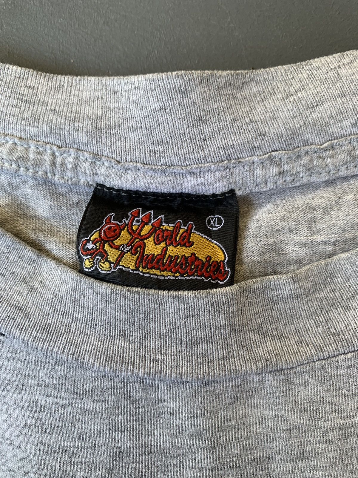 World Industries 😈vintage 90s world industries devil man Size US XL / EU 56 / 4 - 4 Thumbnail