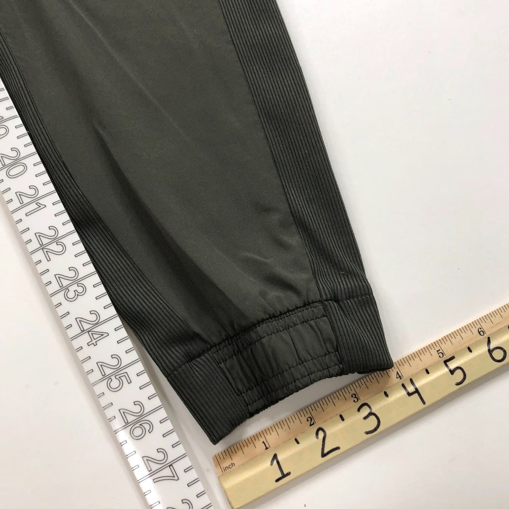 Athleta Athleta Brooklyn Jogger 4 (Fit 28W 27L) Tapered Green 530631 PLS READ Size 28" / US 6 / IT 42 - 7 Thumbnail