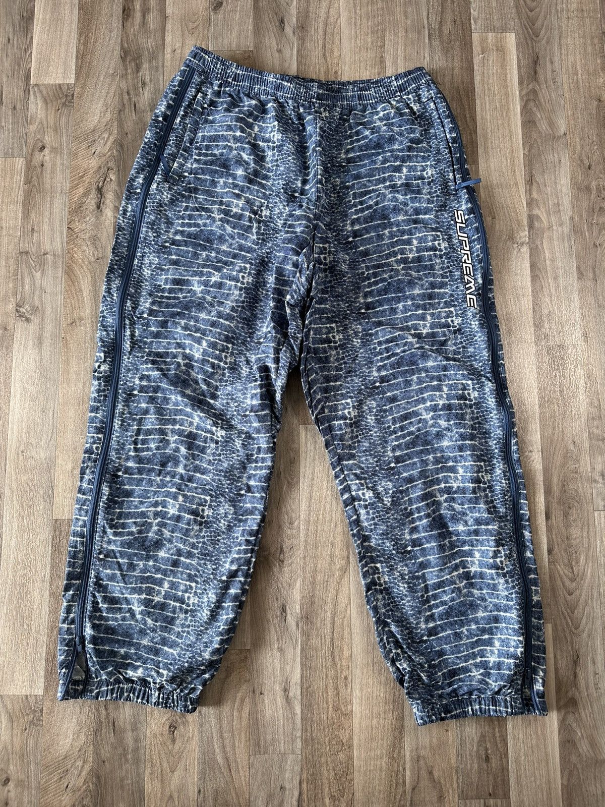 Supreme Warm up Pant Croc L size