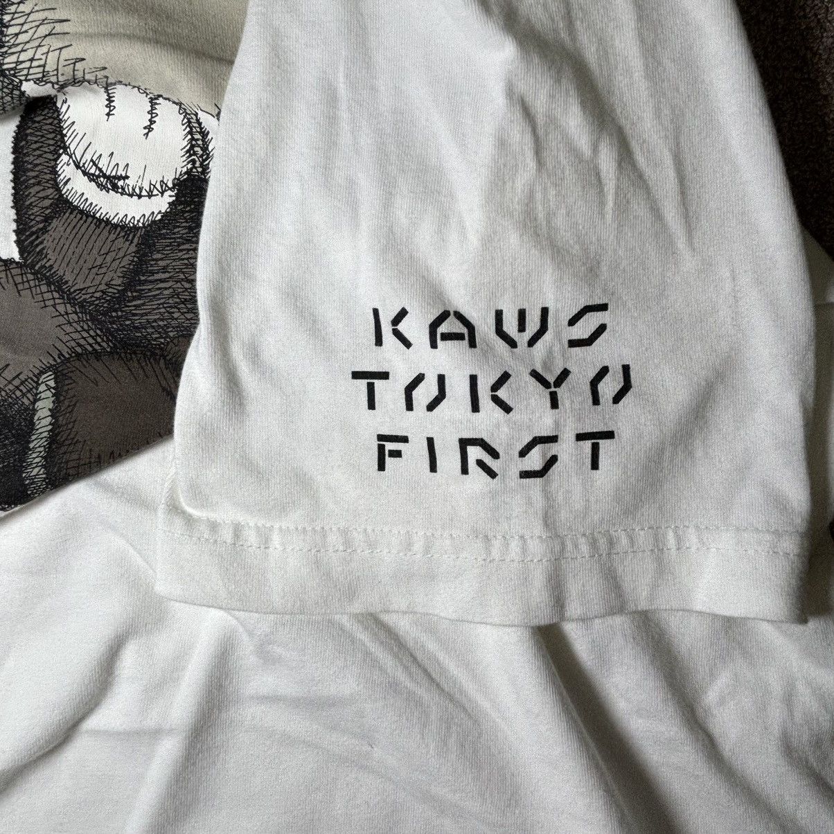Kaws × Uniqlo Vintage Uniqlo X Kaws Tokyo First White T-Shirt Size US M / EU 48-50 / 2 - 2 Thumbnail