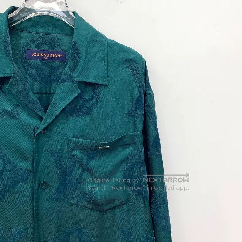 Louis Vuitton Louis Vuitton Dark green logo, full print, mulberry silk, Size US M / EU 48-50 / 2 - 3 Thumbnail