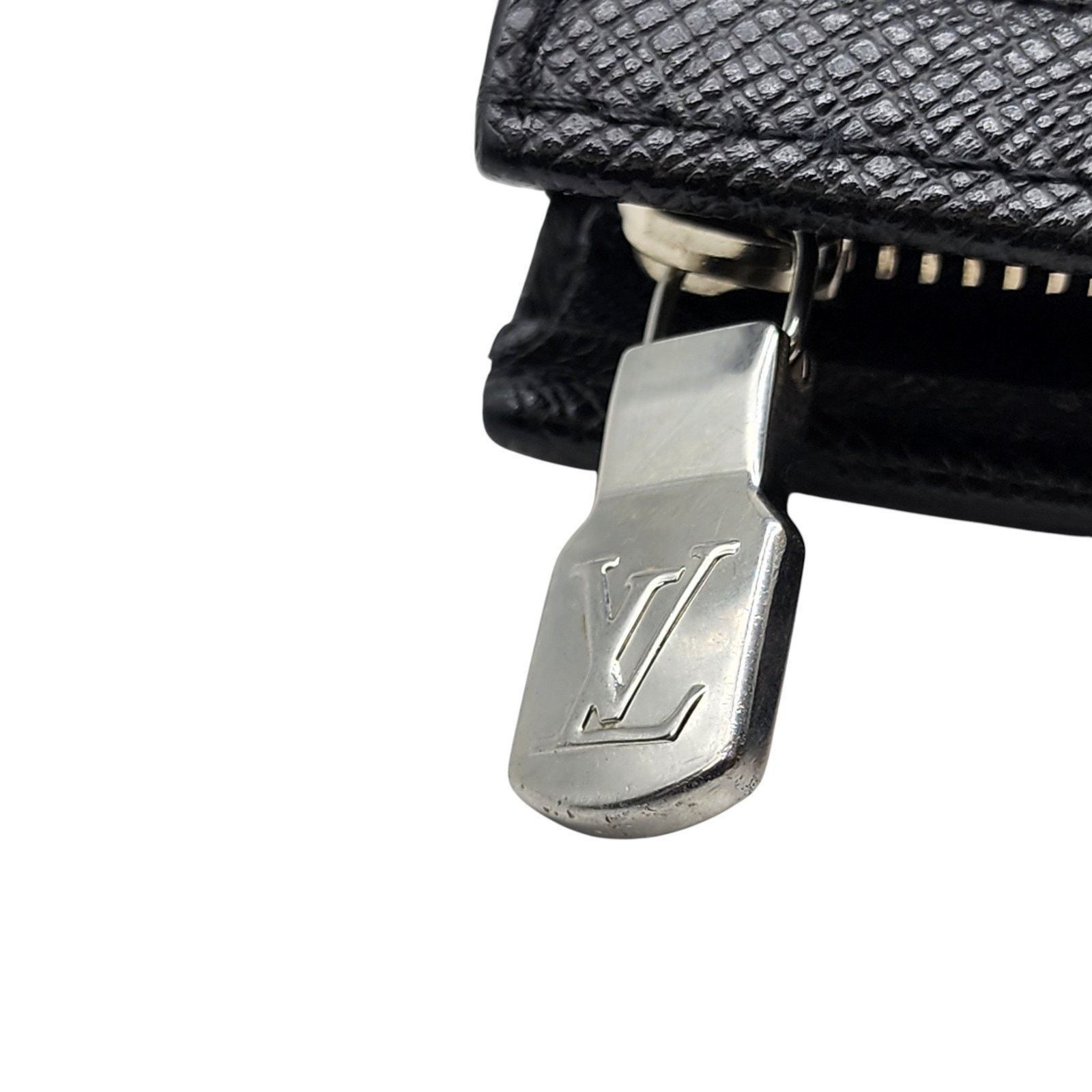 Louis Vuitton Pochette Voyage Pouch MM Clutch Taiga Leather Black Size ONE SIZE - 5 Thumbnail