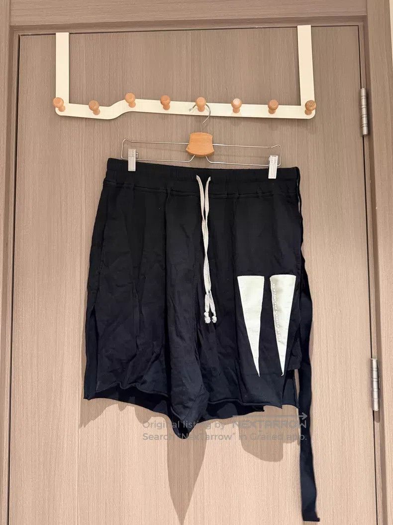 Rick Owens RICK OWENS size L Triangle Patch Shorts Size US 27 - 1 Thumbnail