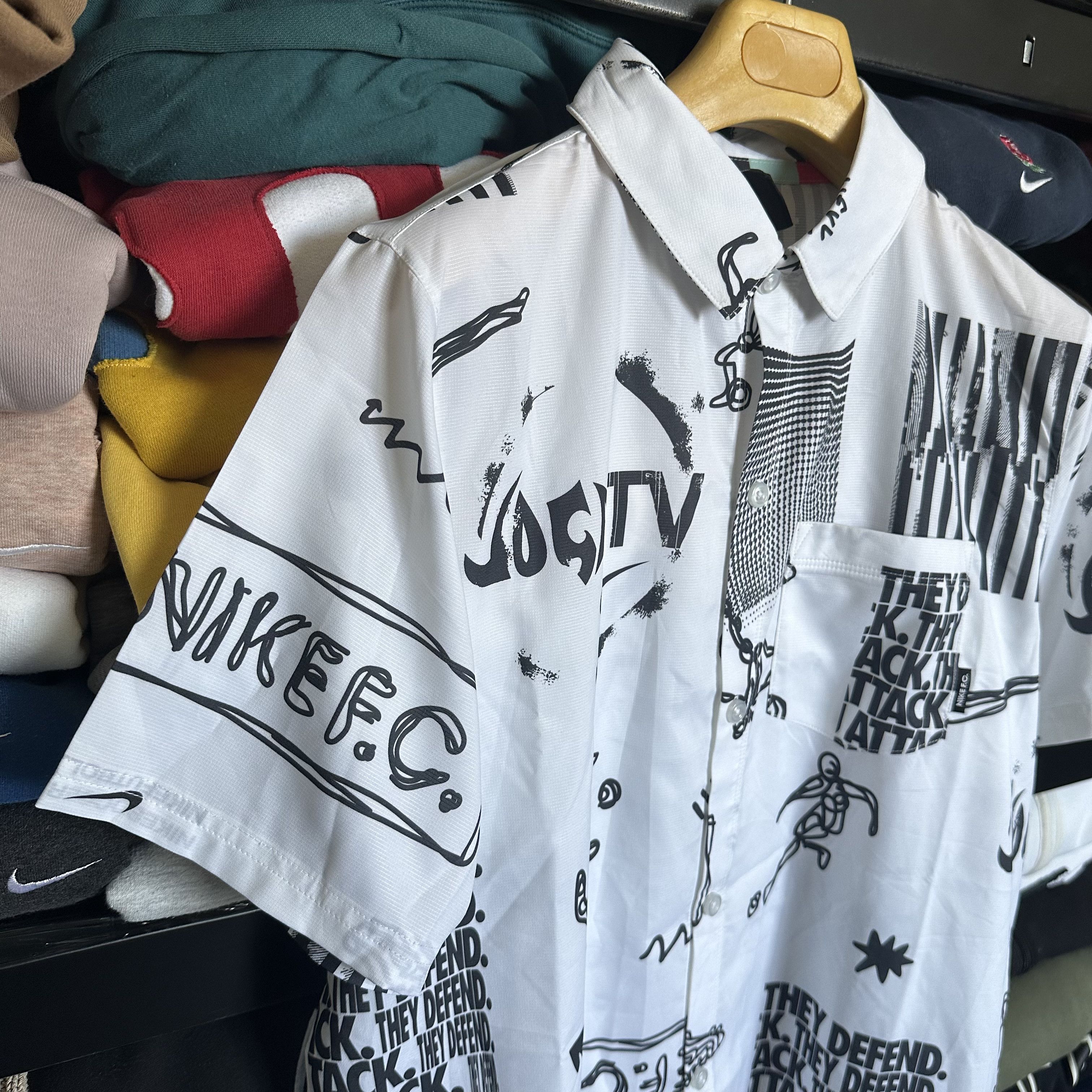 Nike Nike Avant Garde Light Nylon Big Logo Swoosh shirt Size US S / EU 44-46 / 1 - 2 Thumbnail