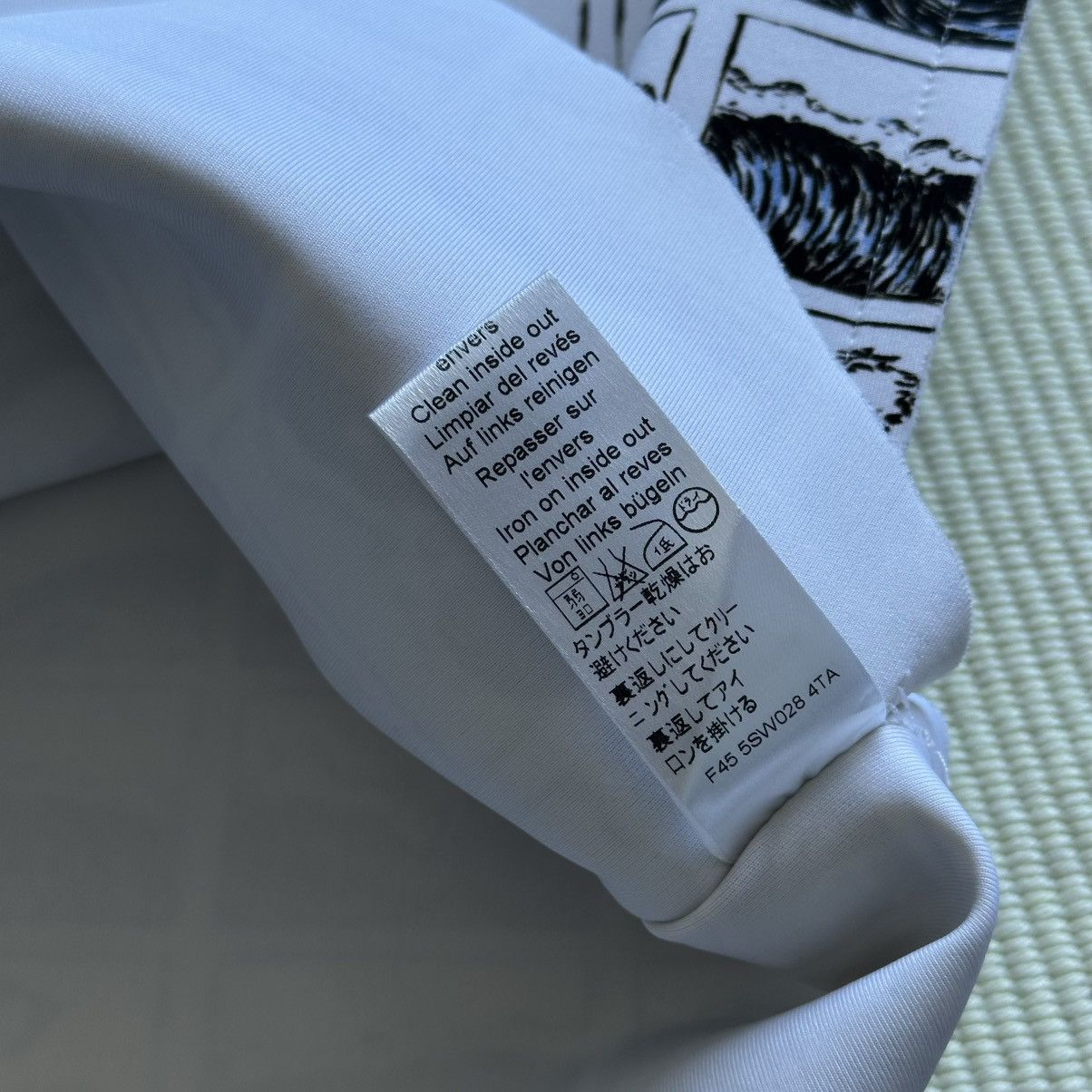 Kenzo Rare KENZO Neoprene Japanese Wave Pattern Long Sleeve Shirt Size US XXL / EU 58 / 5 - 7 Thumbnail