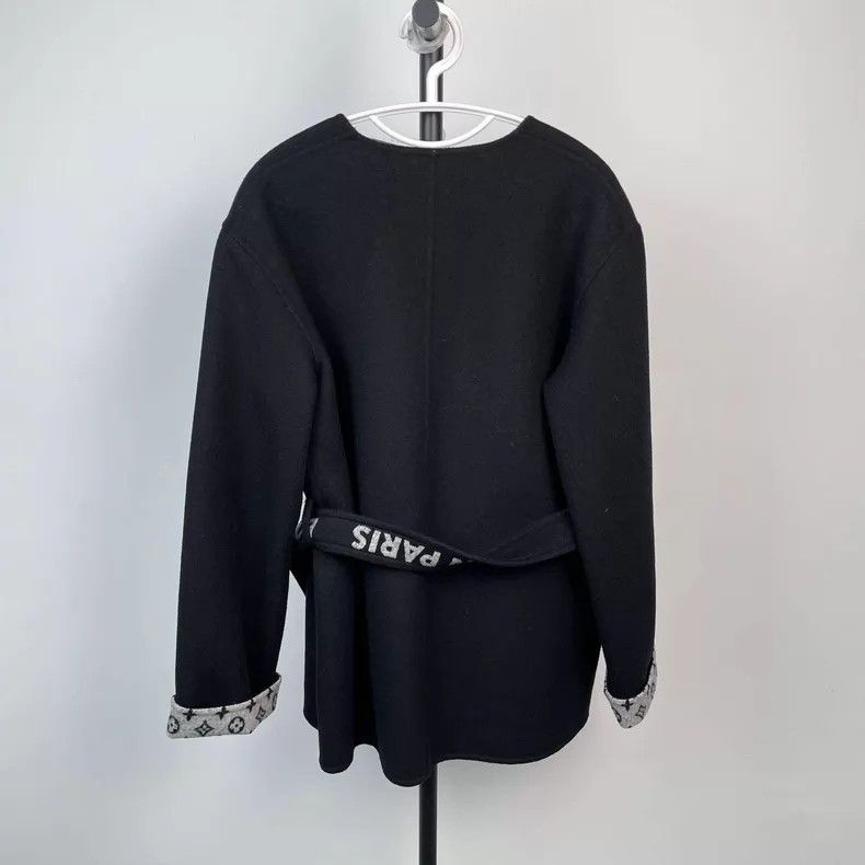 Louis Vuitton Louis Vuitton Black coat with full print inside coat Size XS / US 0-2 / IT 36-38 - 3 Thumbnail