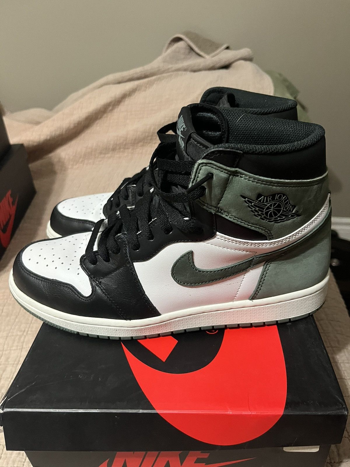 Jordan Brand × Nike Air Jordan 1 High OG Clay Green Best Hand in the Game Size US 11 / EU 44 - 1 Thumbnail