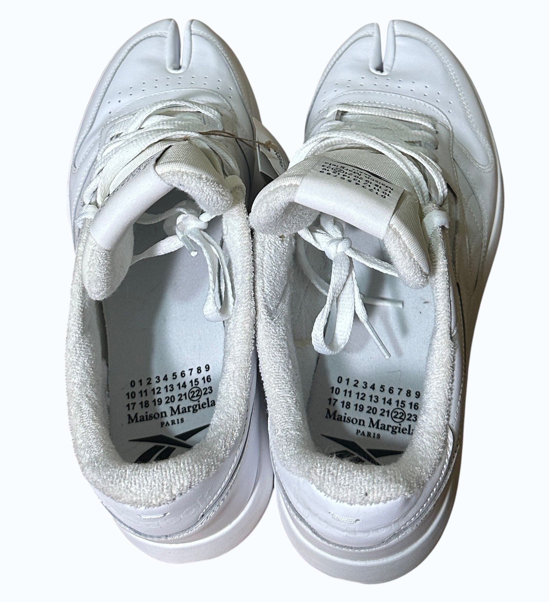 Maison Margiela Margiela X Reebok Classic Leather Tabi Sneaker White Size US 11.5 / EU 44-45 - 7 Thumbnail