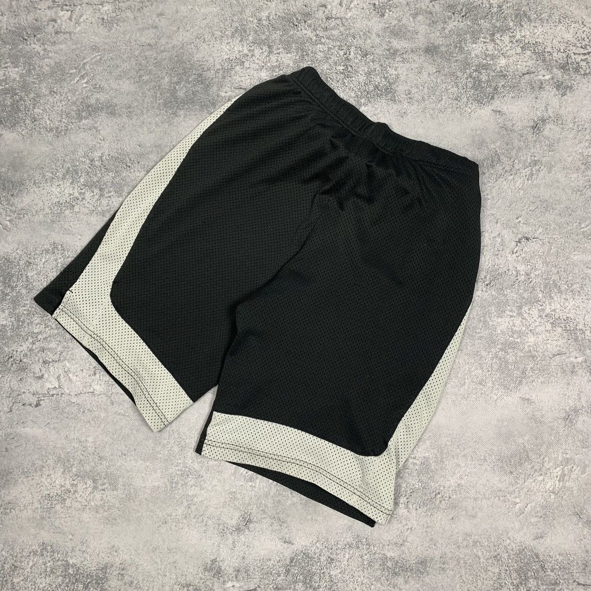 Nike Nike NSW Basketball Black Shorts Men’s Size XL Swoosh Logo Size US 34 / EU 50 - 12 Thumbnail