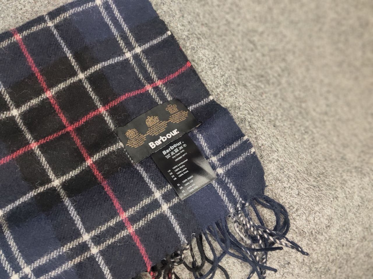 Barbour Barbour Classic woolen scarf in a dark blue check Unisex Size ONE SIZE - 4 Thumbnail