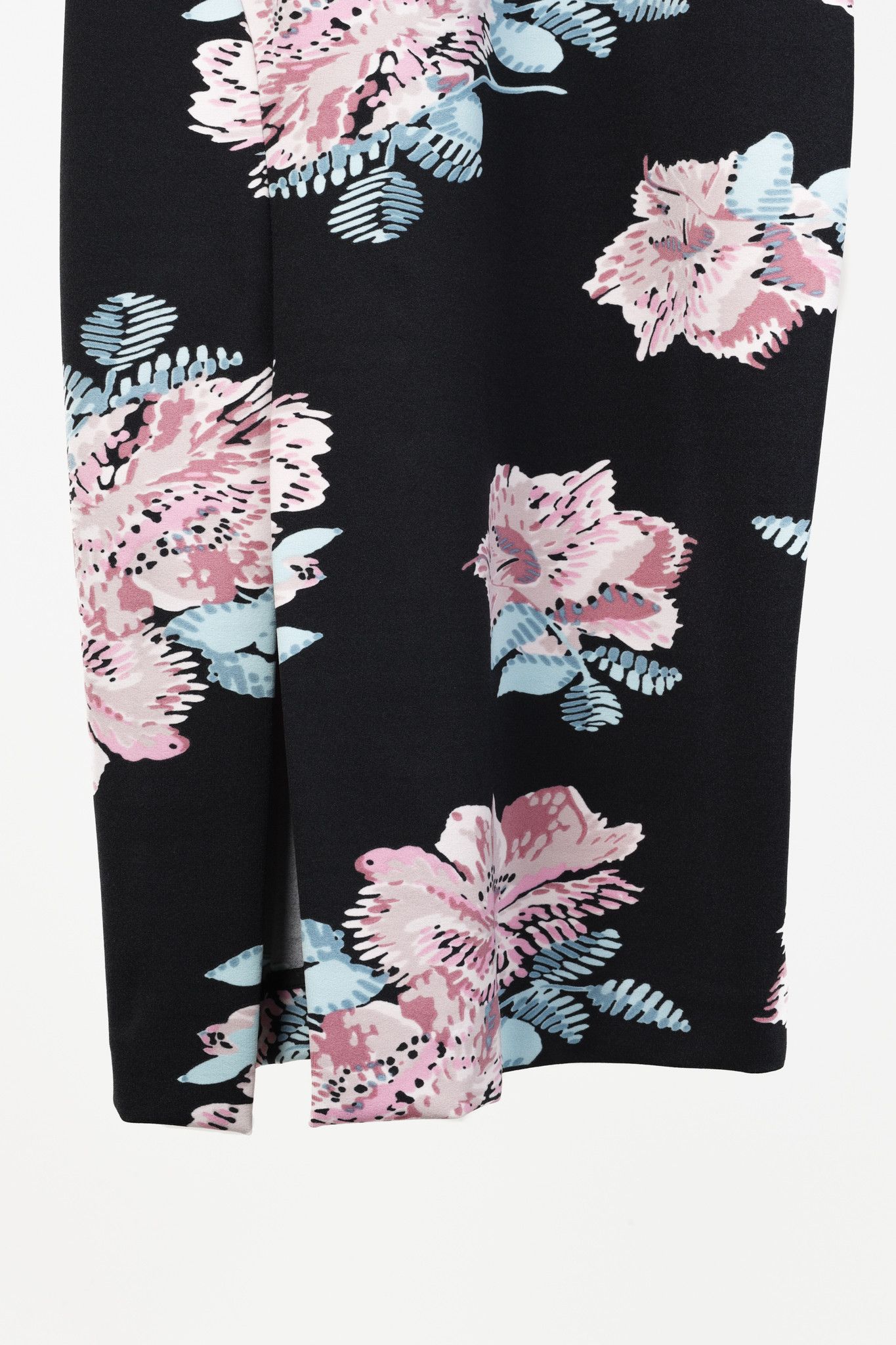Elizabeth and James Elizabeth and James Leya Black-Multi Floral Midi Dress Size M / US 6-8 / IT 42-44 - 6 Thumbnail