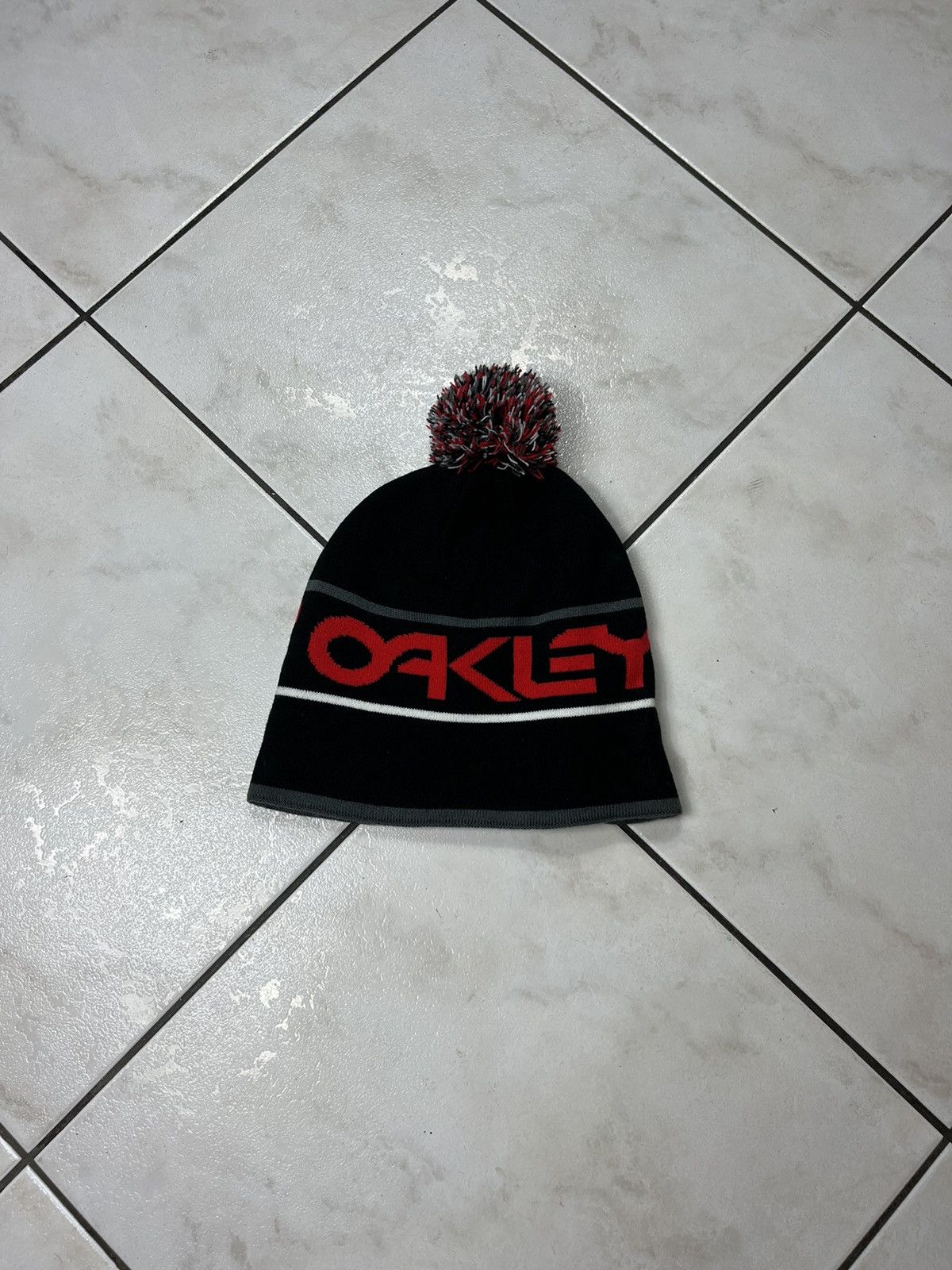 Oakley × Vintage Vintage Oakley archive y2k winter beanie hat pompom big logo Size ONE SIZE - 7 Thumbnail