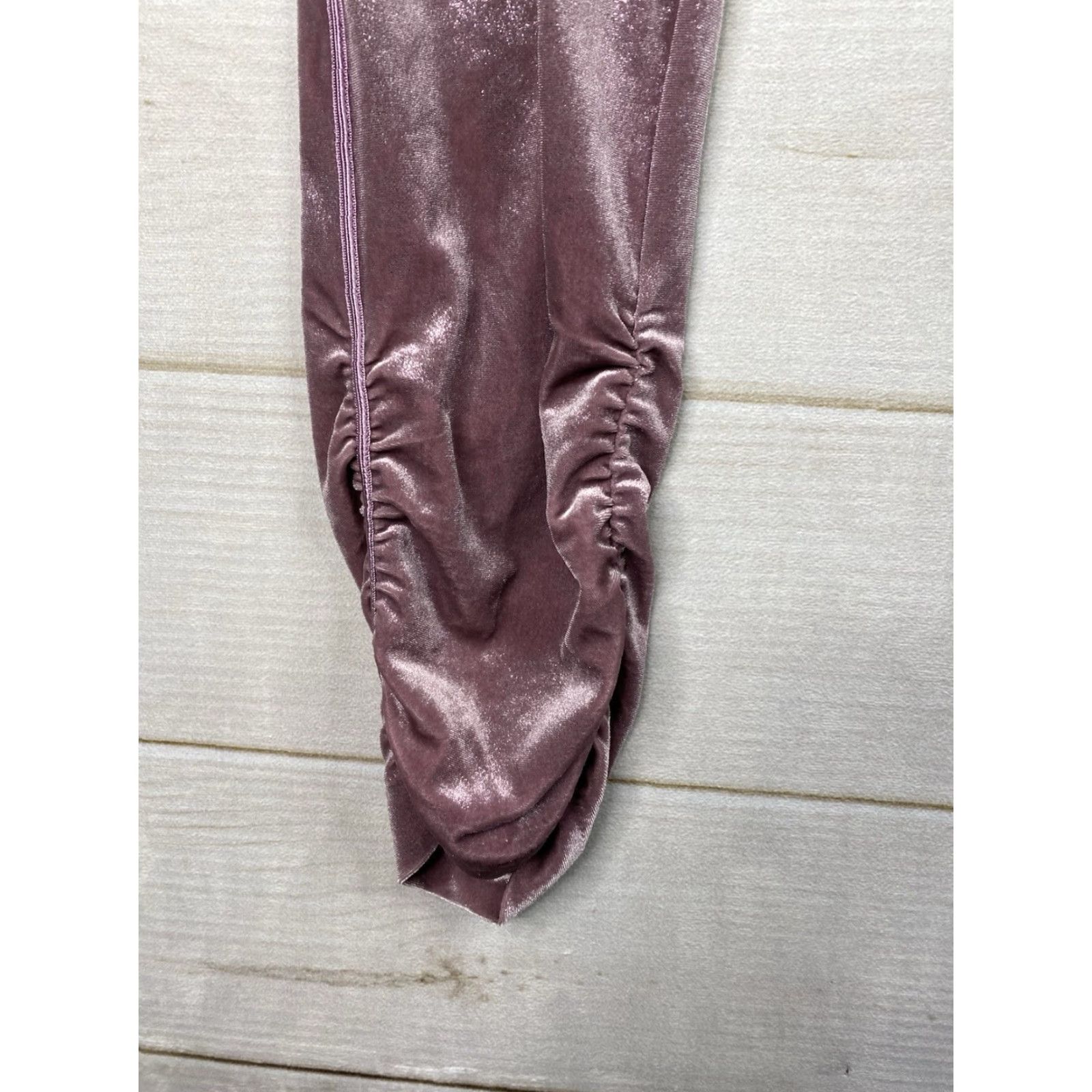 Juicy Couture VINTAGE Juicy Couture Sweatpants Womens XL Jogger Velvet Purple Ruched Ankle 90s Style Tapered Pants Womens XL Purple Velvet Jogger Size 40" / US 18 - 2 Thumbnail