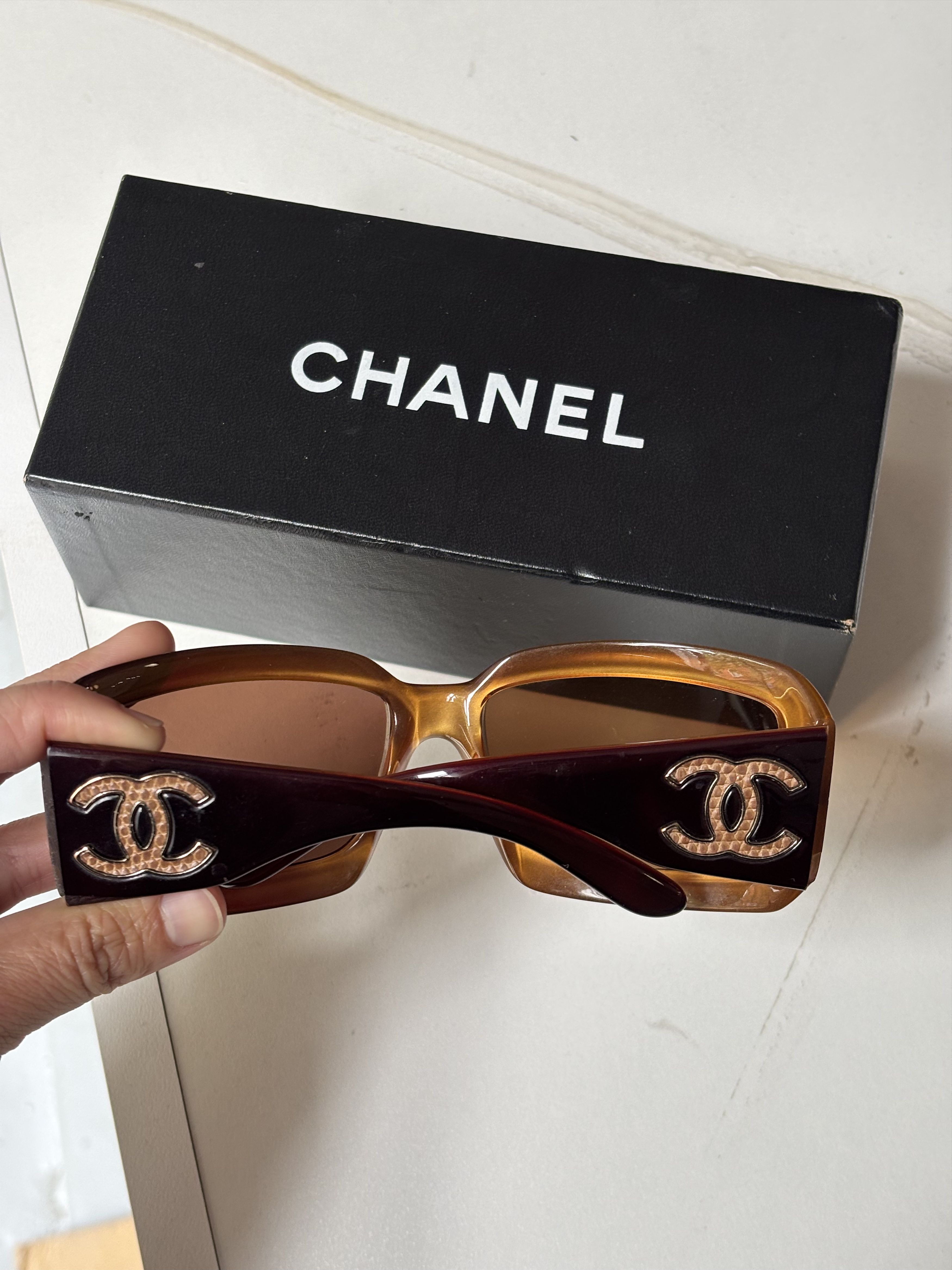 Chanel CHANEL Sunglasses 6022-Q LOGO MOTHER OF PEARL 5076 Size ONE SIZE - 1 Thumbnail