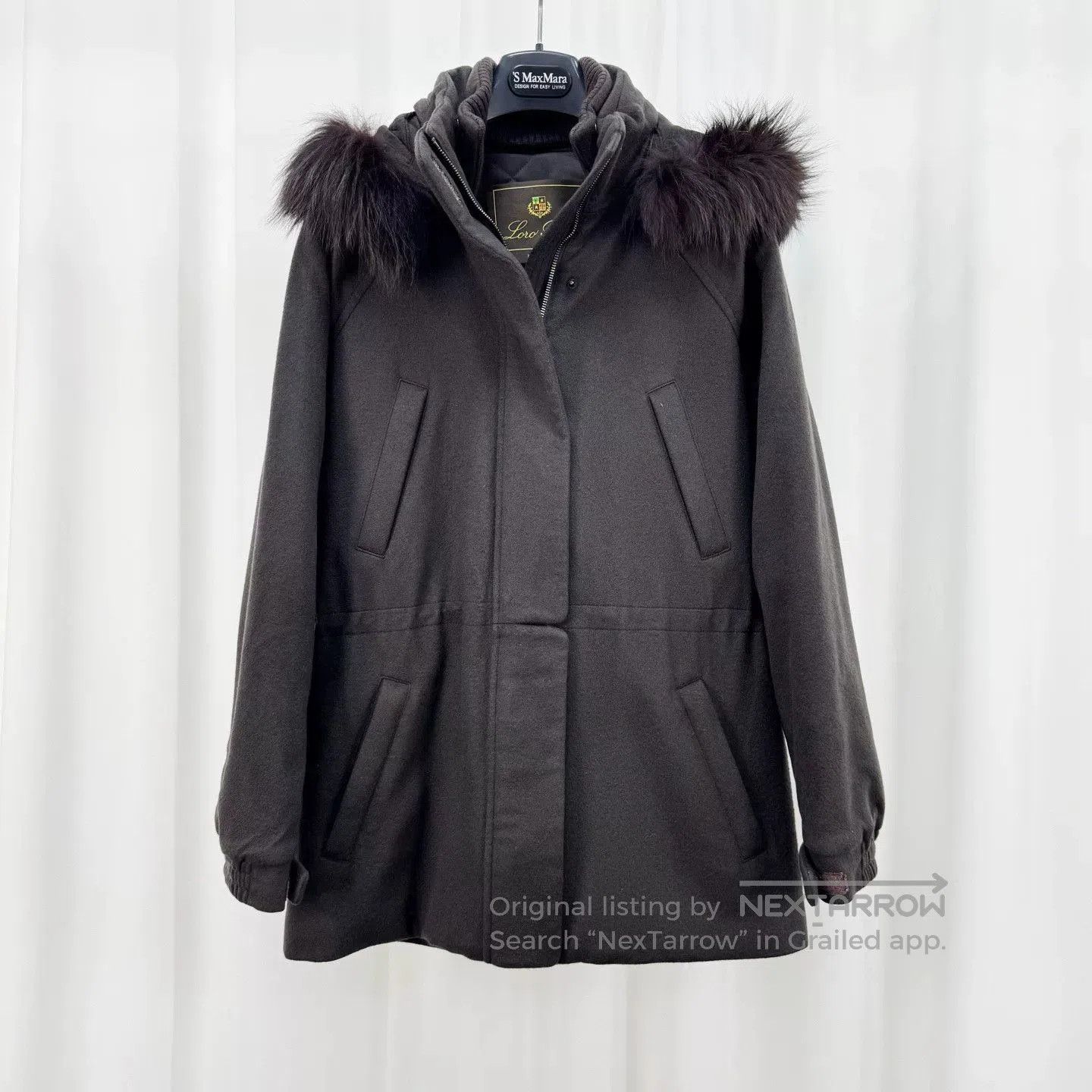 Loro Piana luxurious cashmere coat with fur collar. Size M / US 6-8 / IT 42-44 - 1 Thumbnail