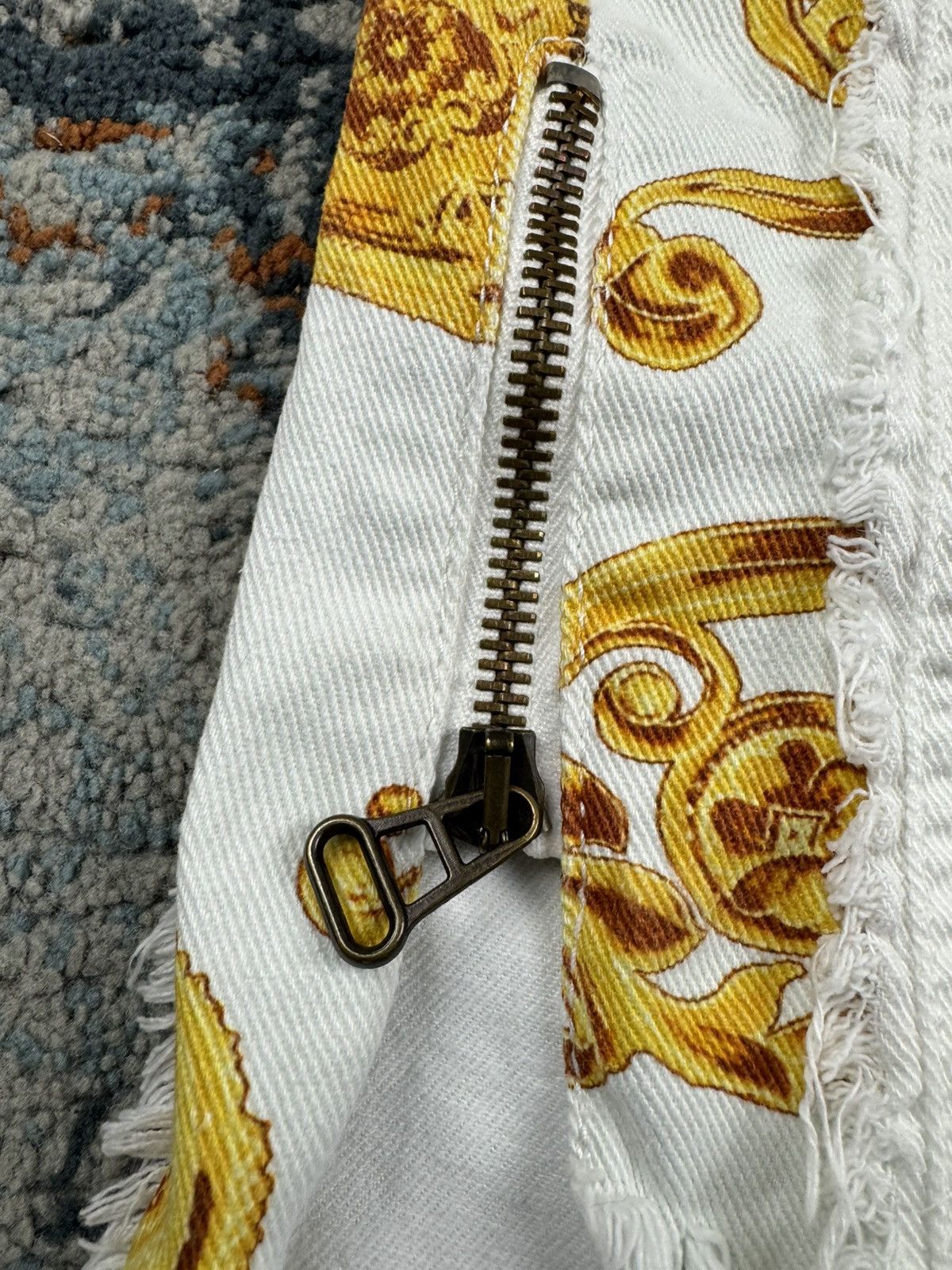 Versace Jeans Couture Vintage Y2K Versace Jeans Couture floral print ripped jeans Size 27" / US 4 / IT 40 - 8 Thumbnail