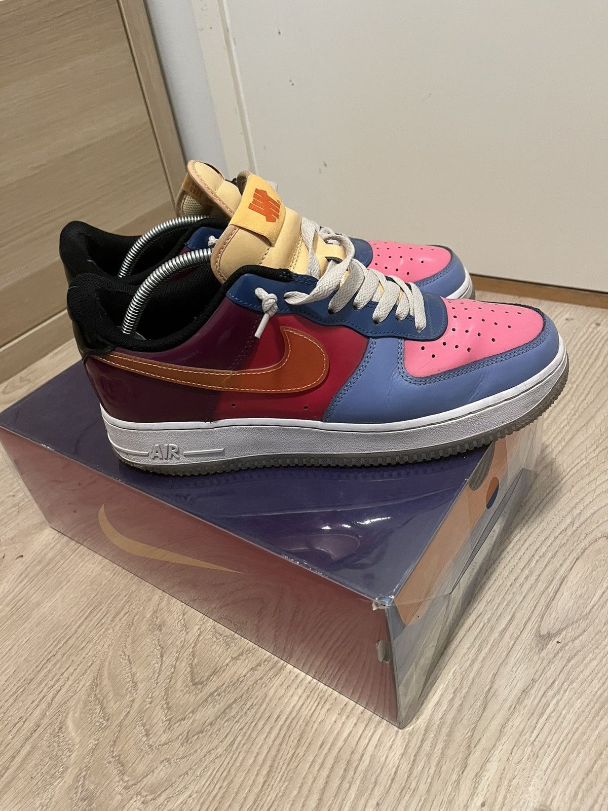 Nike × Undefeated Nike Air Force 1 Low SP Undefeated Multi Patent Orange Blue Size US 9.5 / EU 42-43 - 5 Thumbnail