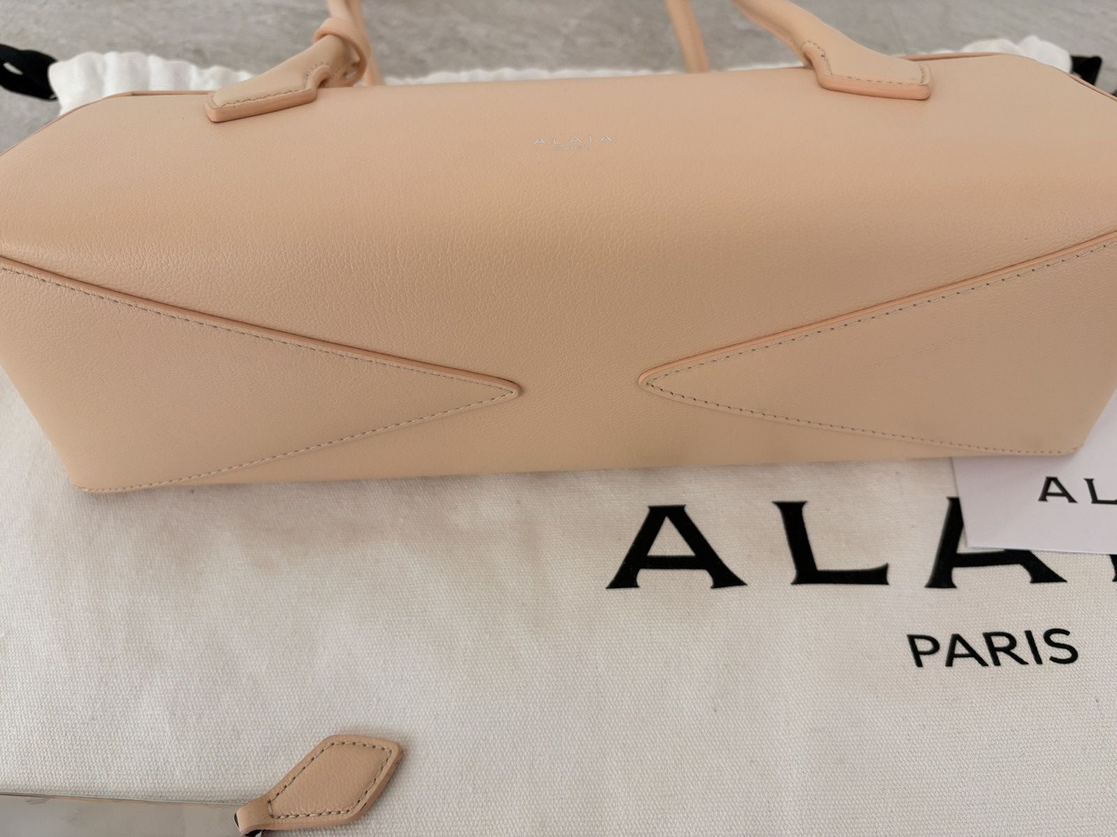 Alaia LE TECKEL MEDIUM BAG IN GOATSKIN - NUDE Size ONE SIZE - 8 Thumbnail