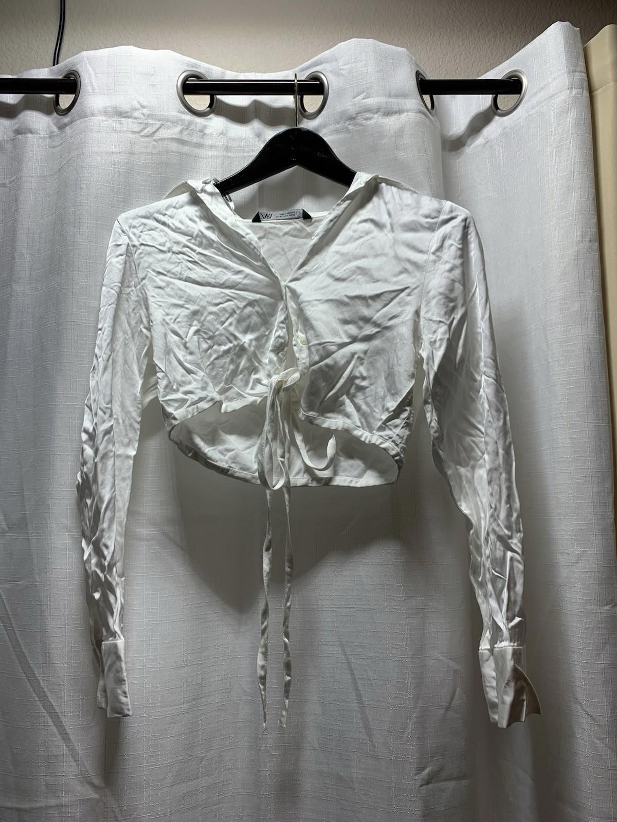 Zara Zara white cropped satin blouse: Medium Size M / US 6-8 / IT 42-44 - 1 Thumbnail