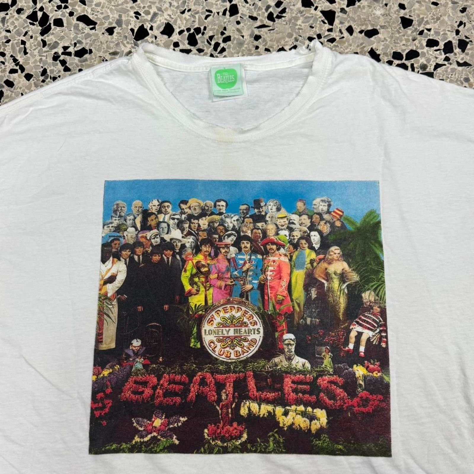 Fruit Of The Loom × Vintage VINTAGE Y2K 2005 THE BEATLES BAND COVER THRASHED TEE: Size US XL / EU 56 / 4 - 2 Thumbnail