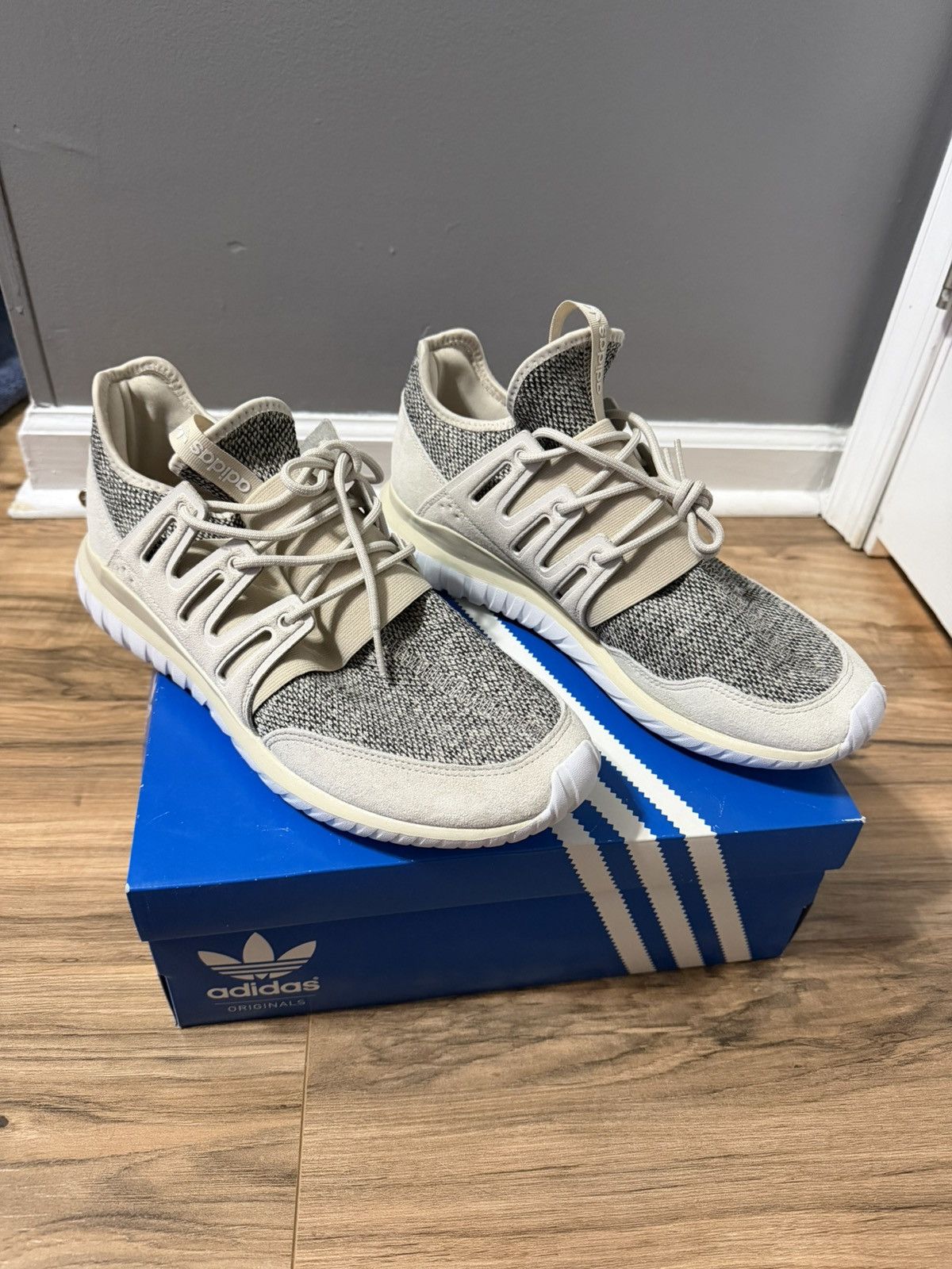 Adidas Adidas Tubular Radial Size US 10 / EU 43 - 1 Thumbnail