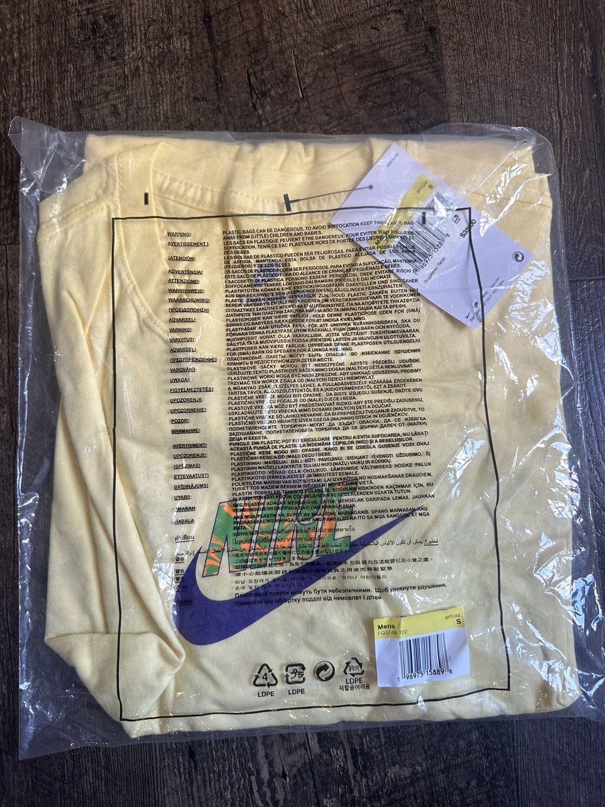 Nike NEW Nike Sunny Graphic Tee SM Size US S / EU 44-46 / 1 - 3 Thumbnail
