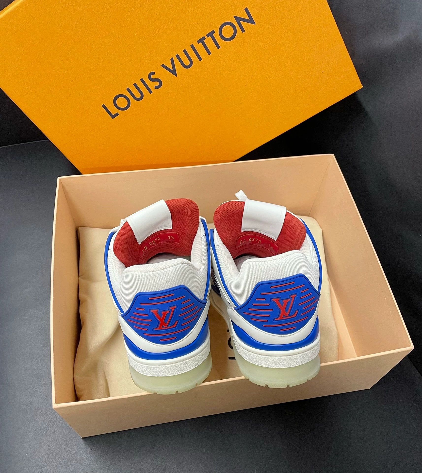 Louis Vuitton lv trainer tricolor white blue red sneakers Size US 9 / EU 42 - 5 Thumbnail