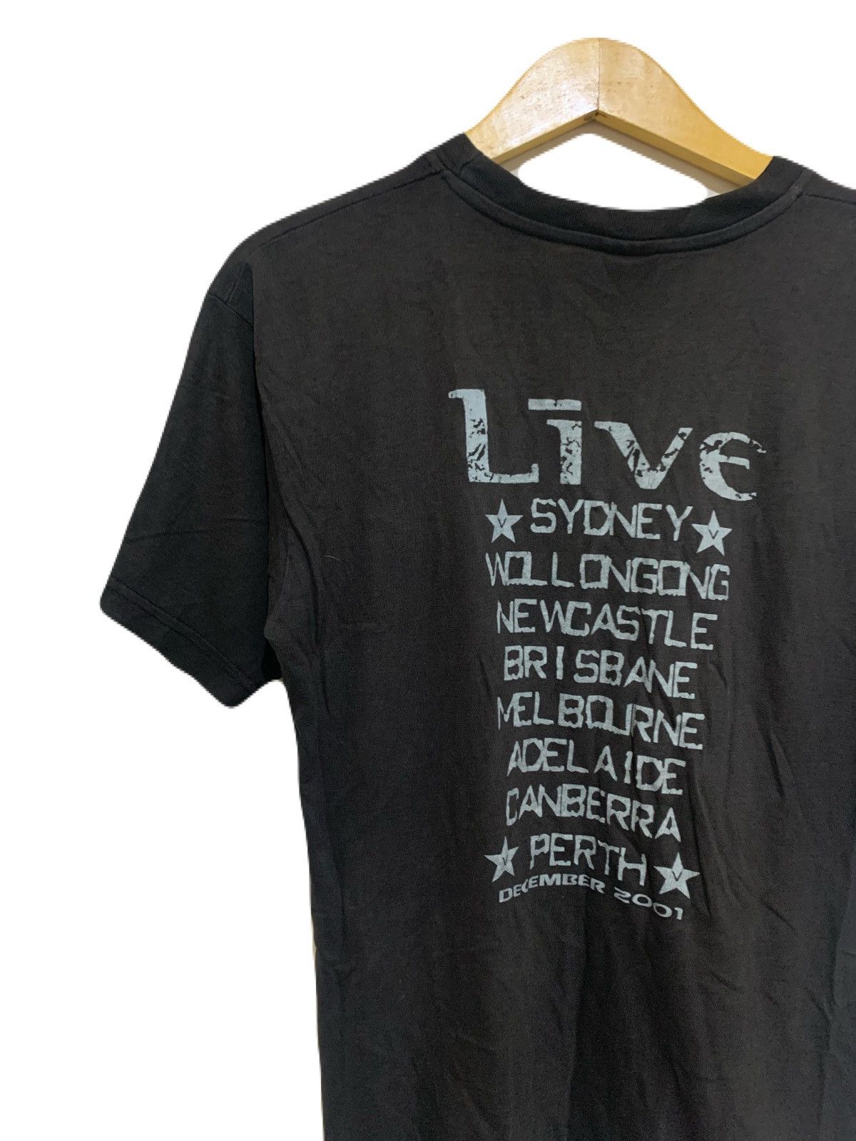Band Tees Live Band Tour Australia 2001 T-shirt Y2K tee grunge nirvana Size US S / EU 44-46 / 1 - 6 Thumbnail