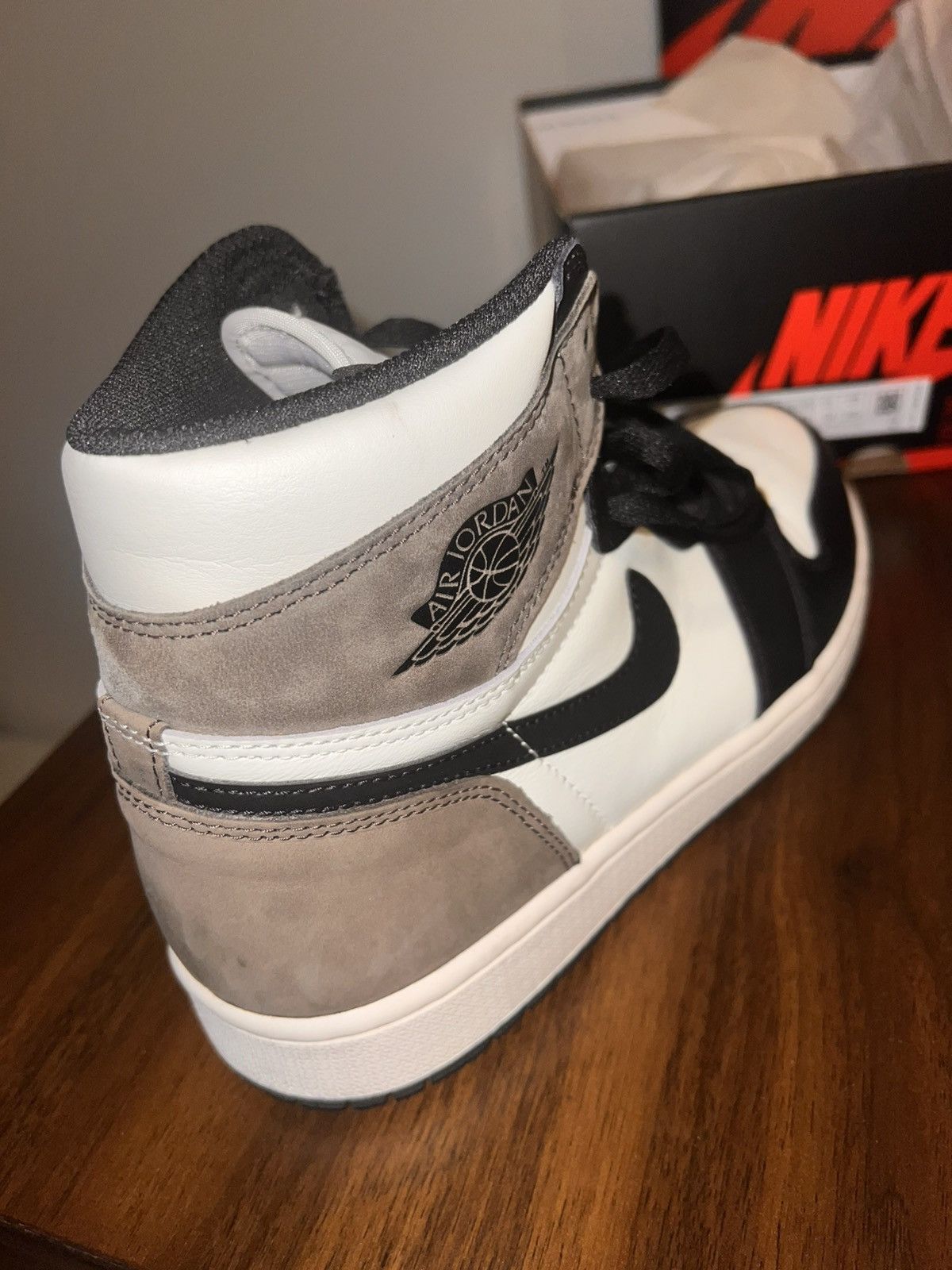 Nike Air Jordan 1 Retro High OG “ Mocha” Size US 10.5 / EU 43-44 - 3 Thumbnail
