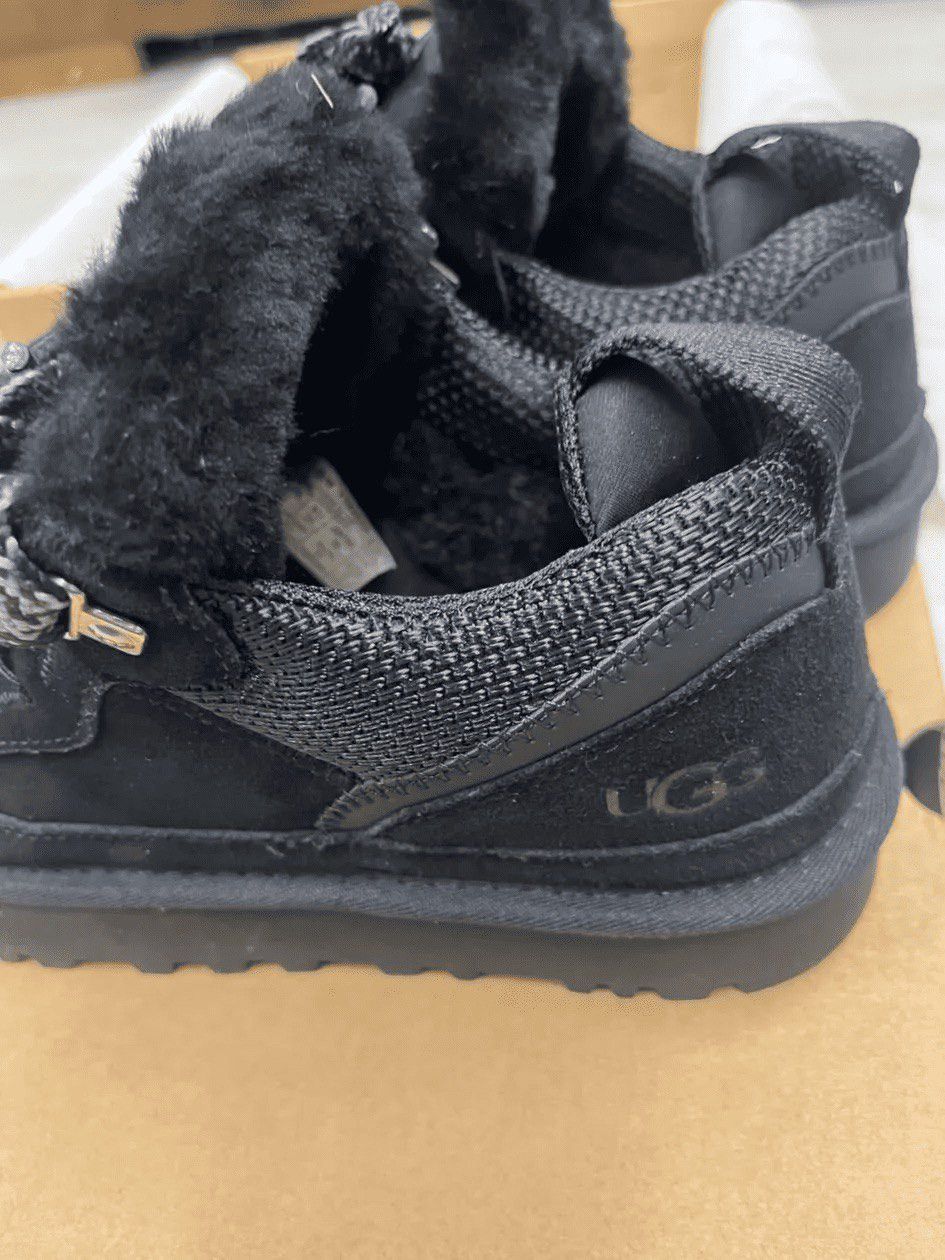Ugg UGG Womens Lowmel Black Size US 9.5 / IT 39.5 - 7 Thumbnail