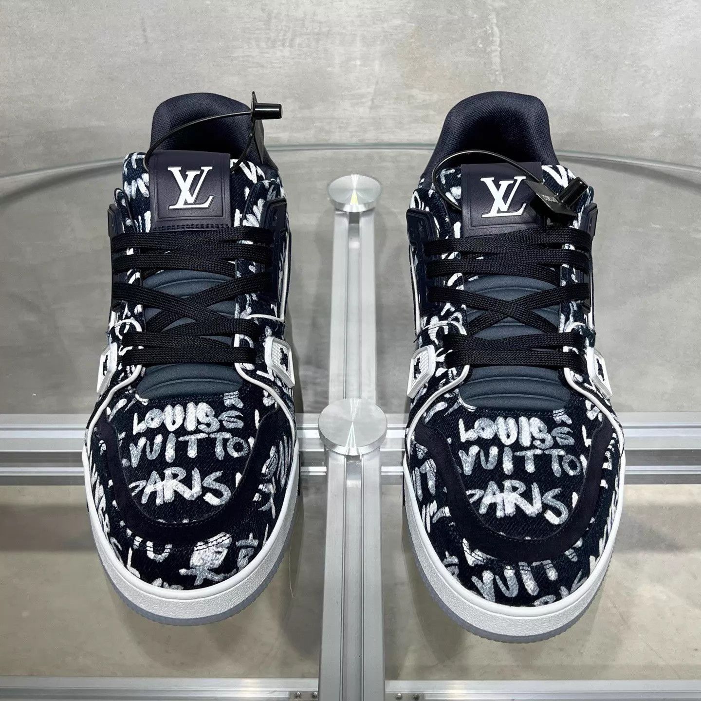 Louis Vuitton Louis Vuitton x Nigo Trainer FW25 Blue Graffiti UK9 43 Size US 10 / EU 43 - 1 Thumbnail