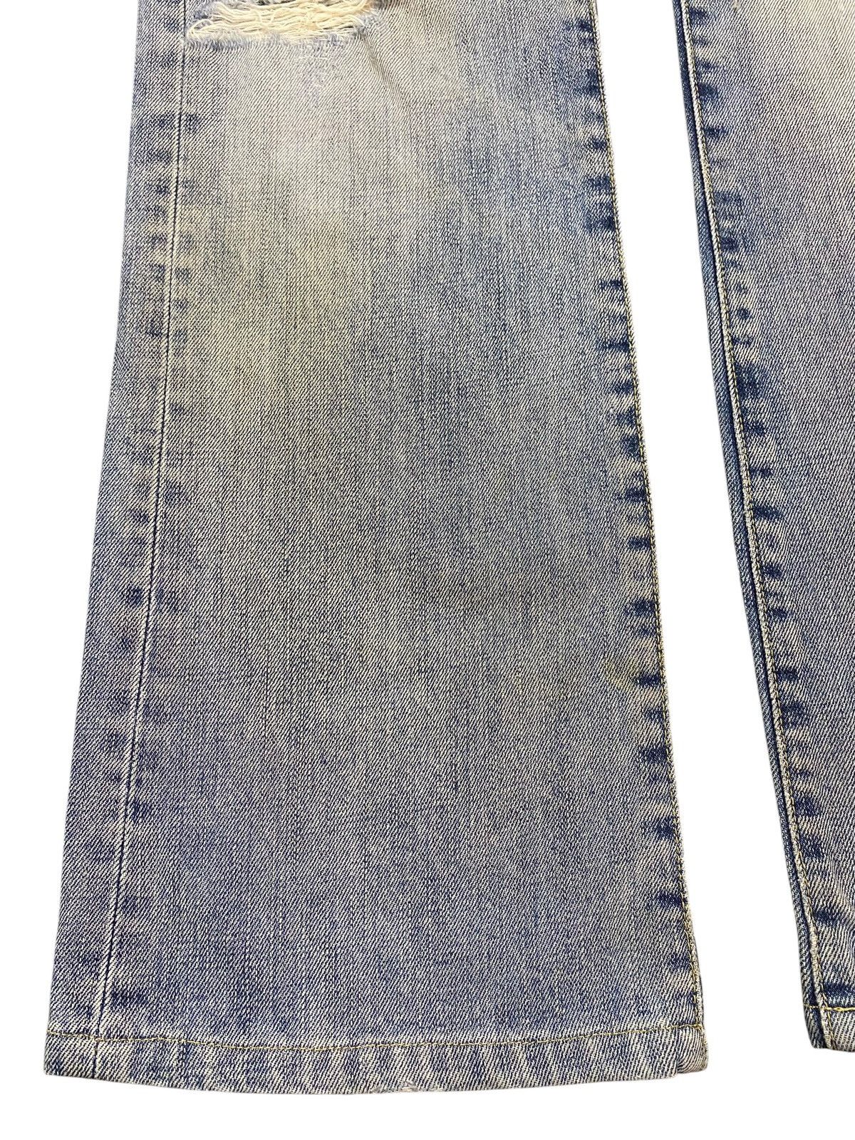 Japanese Brand Vintage Uniqlo Faded Wash Distressed Flare Jeans Size US 31 - 7 Thumbnail
